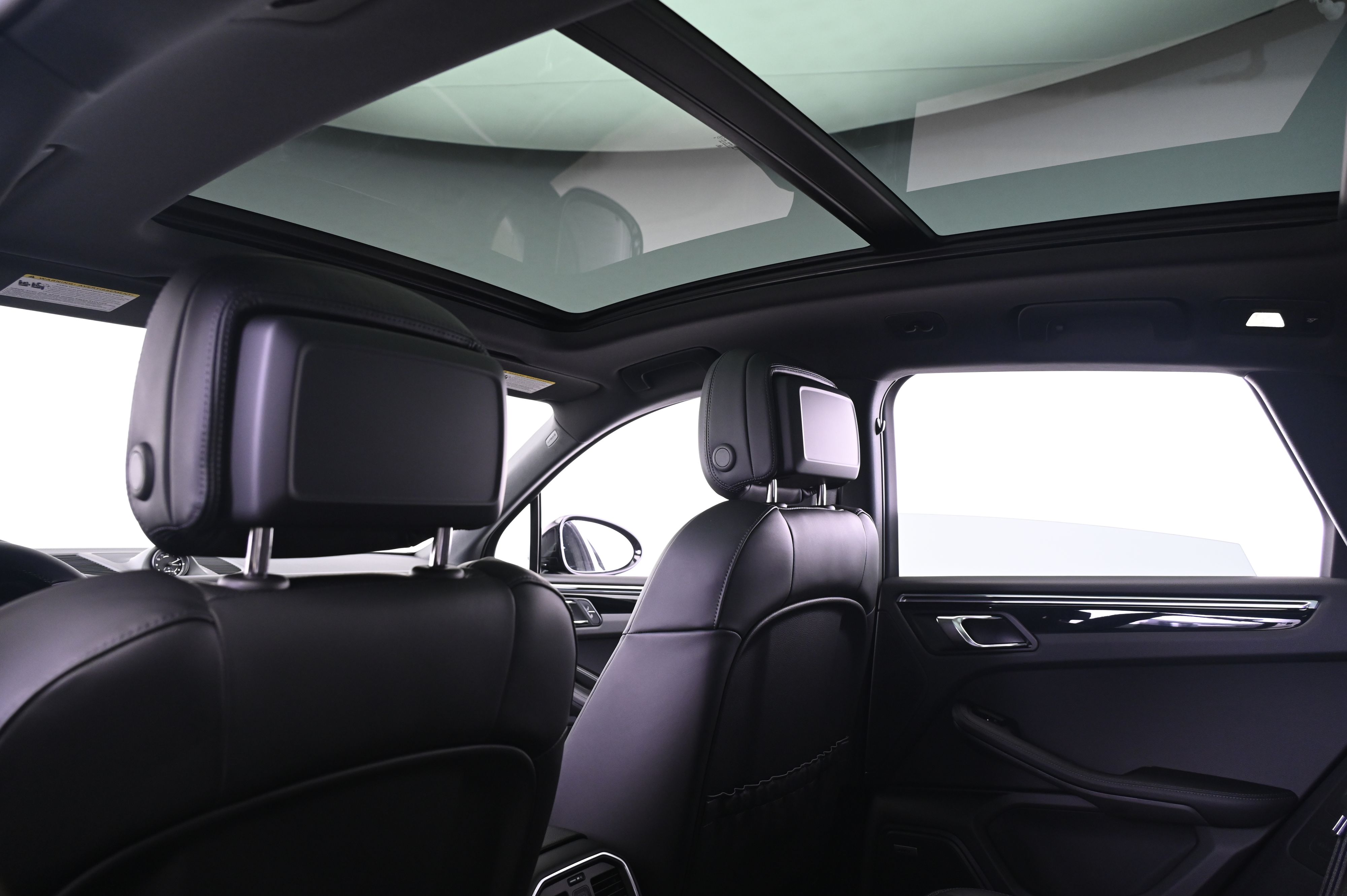 Thumbnail: 2026 Porsche Macan - 25