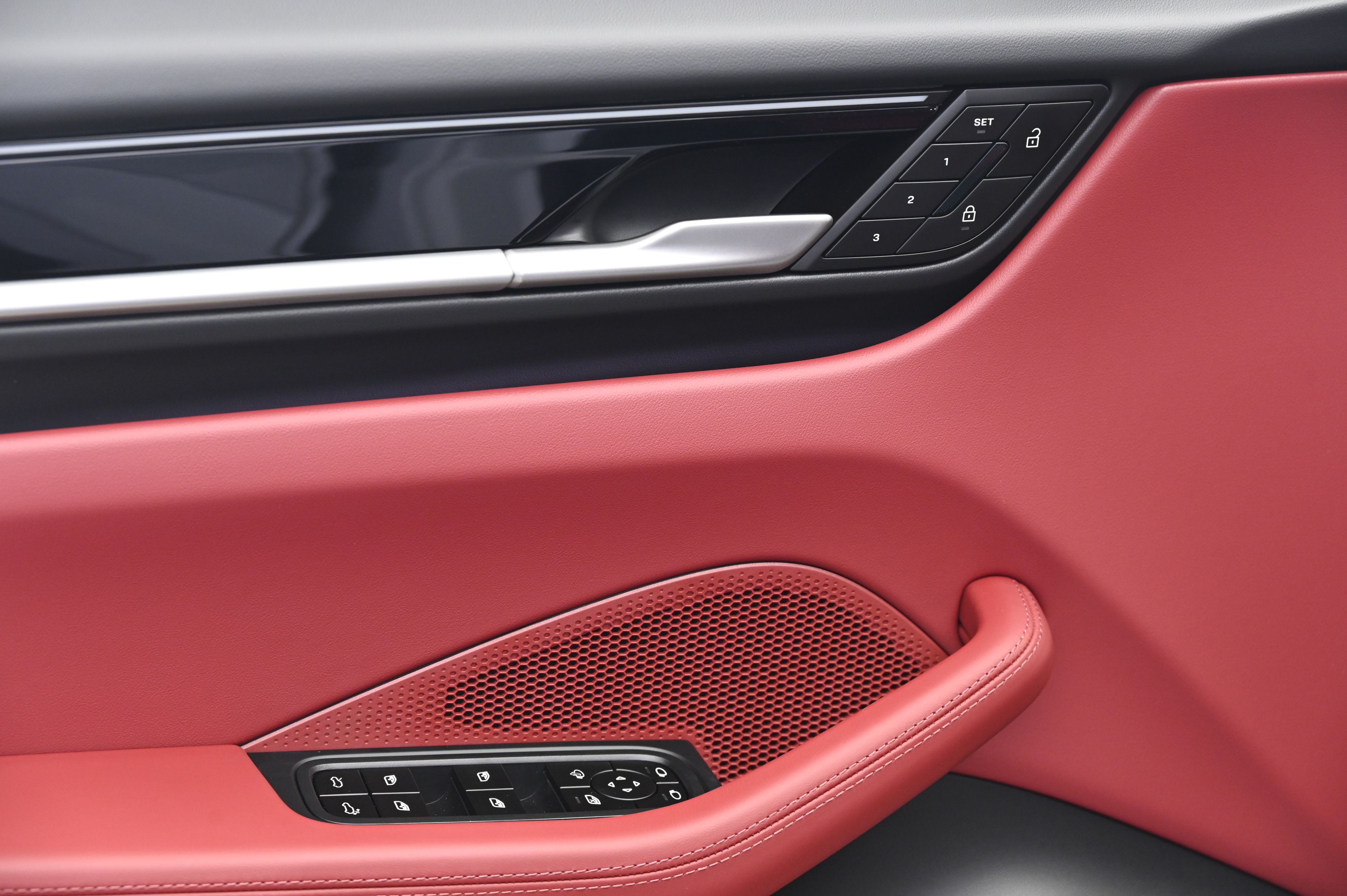 Thumbnail: 2025 Porsche Macan - 28