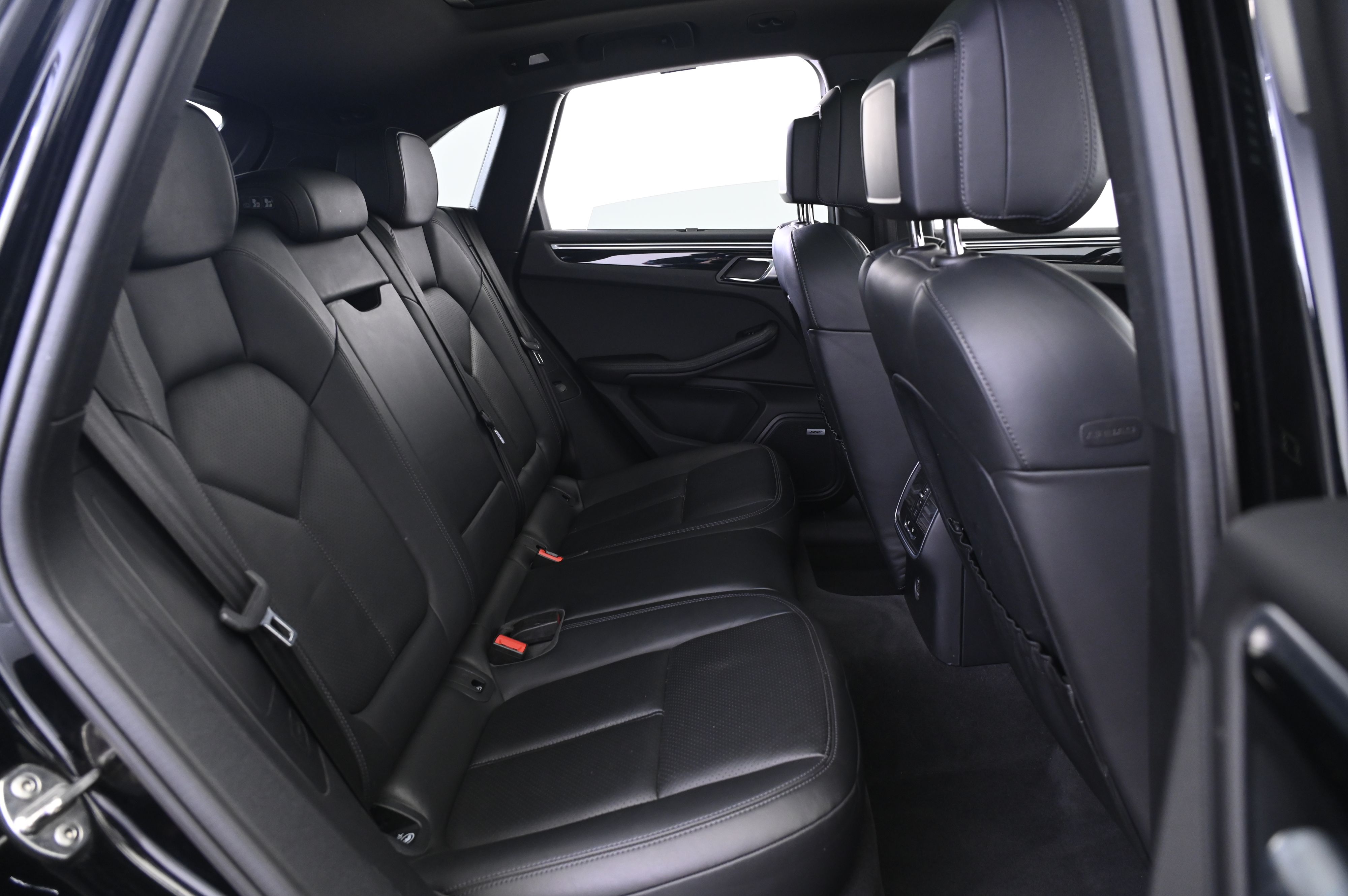 Thumbnail: 2019 Porsche Macan - 18