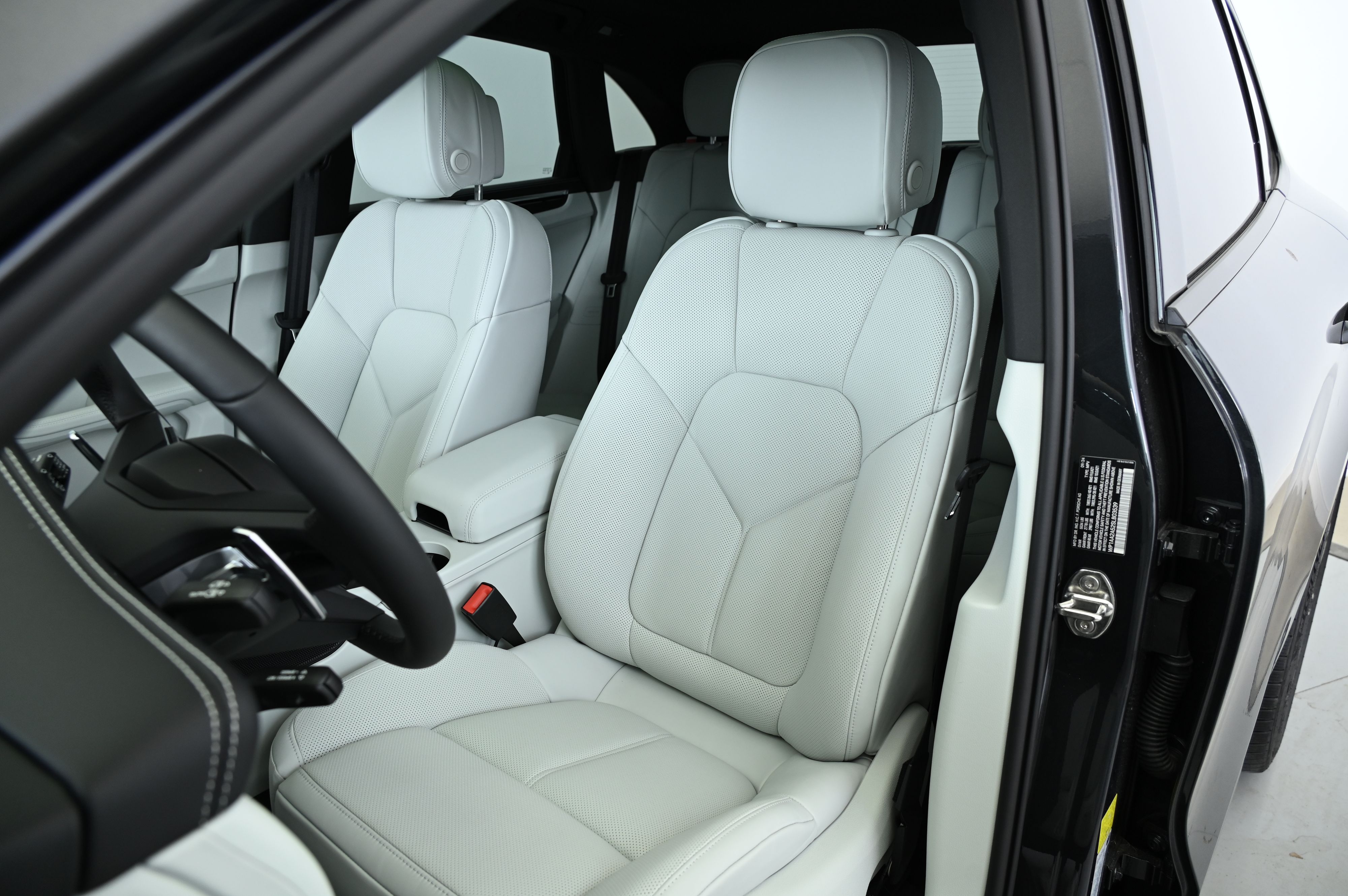 Thumbnail: 2025 Porsche Macan - 5