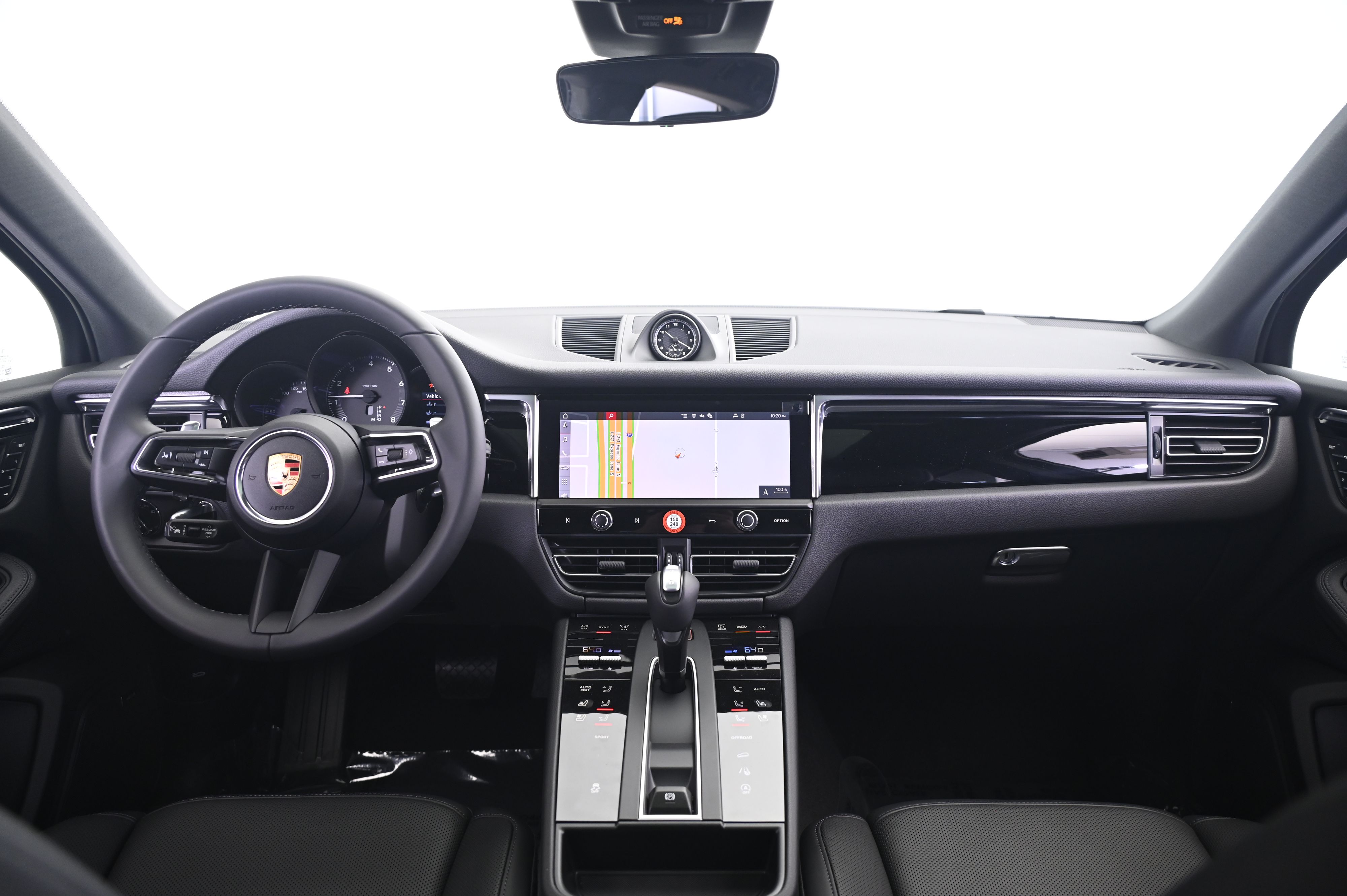 Thumbnail: 2026 Porsche Macan - 31