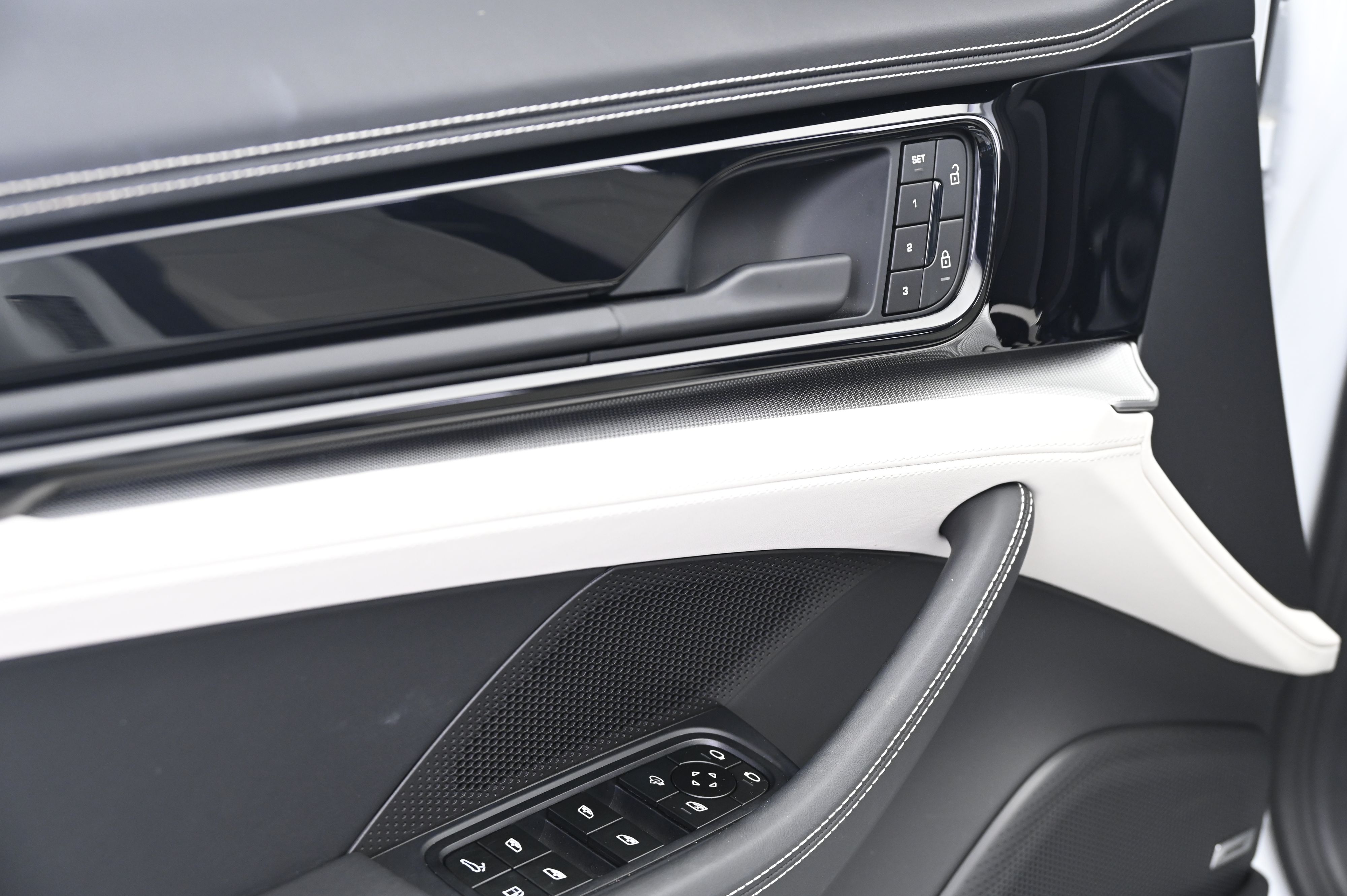 Thumbnail: 2025 Porsche Panamera - 27