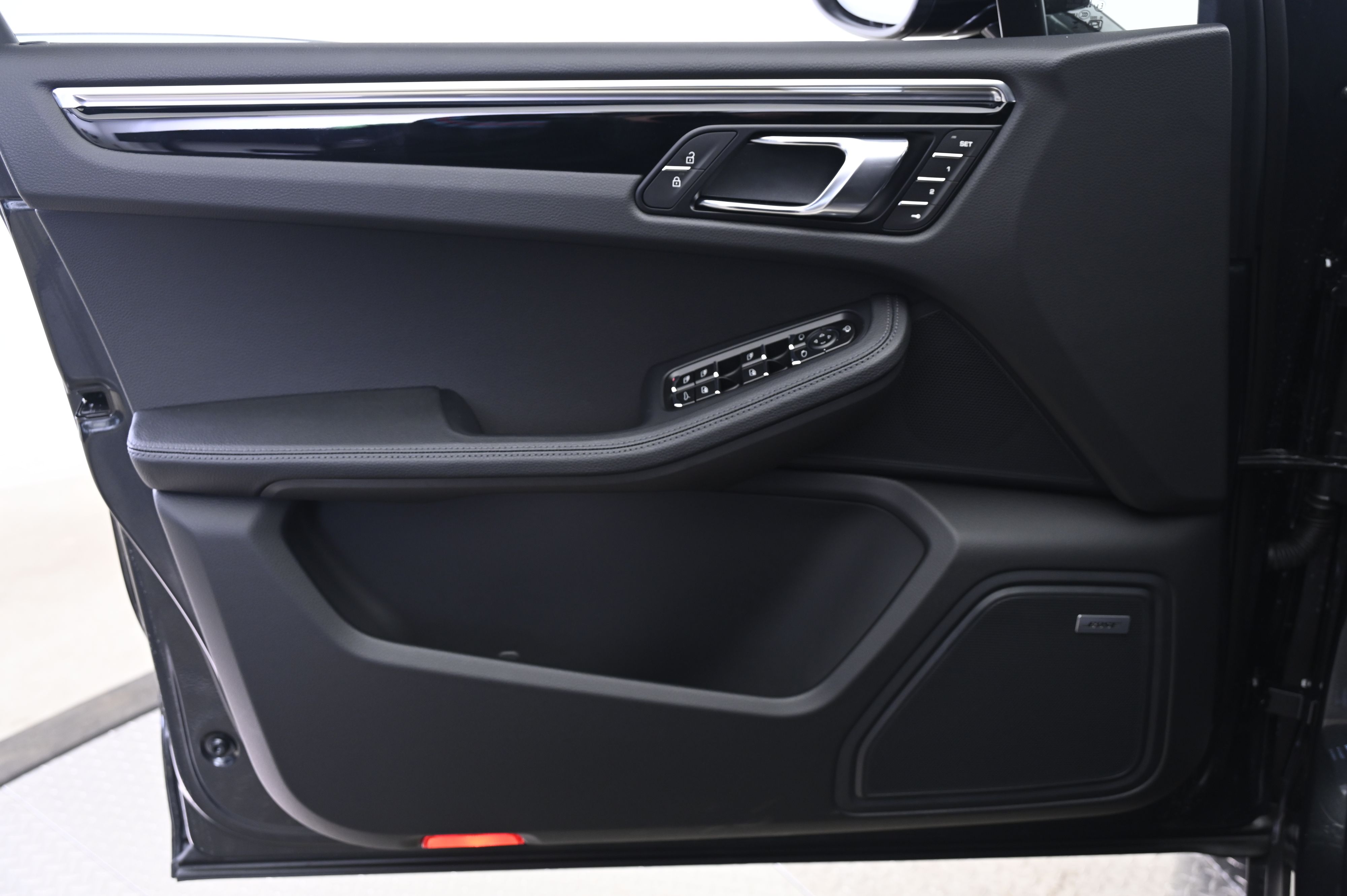 Thumbnail: 2026 Porsche Macan - 26