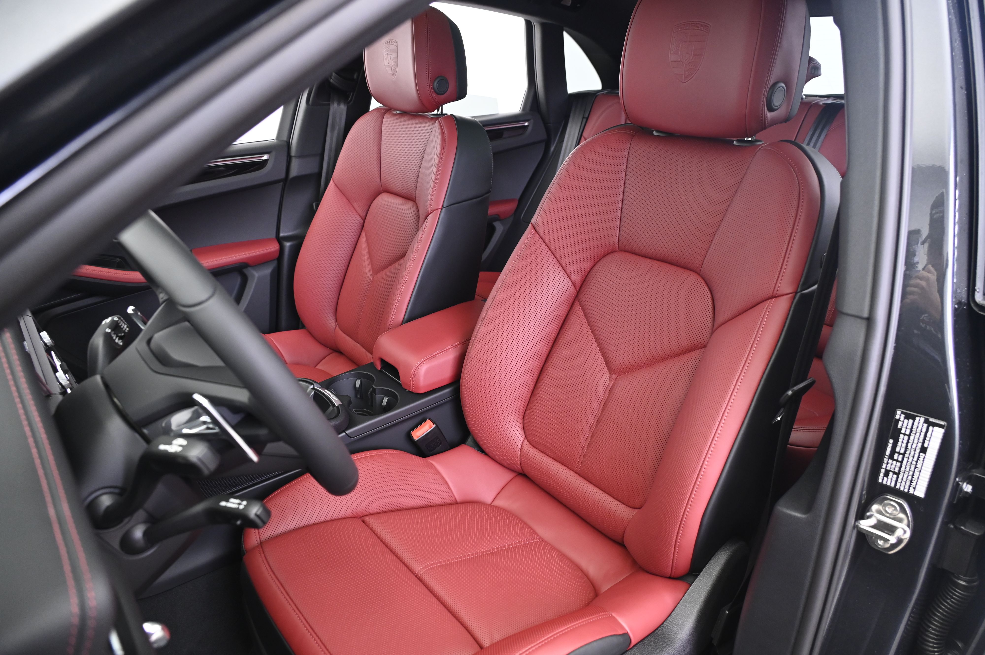 Thumbnail: 2026 Porsche Macan - 30