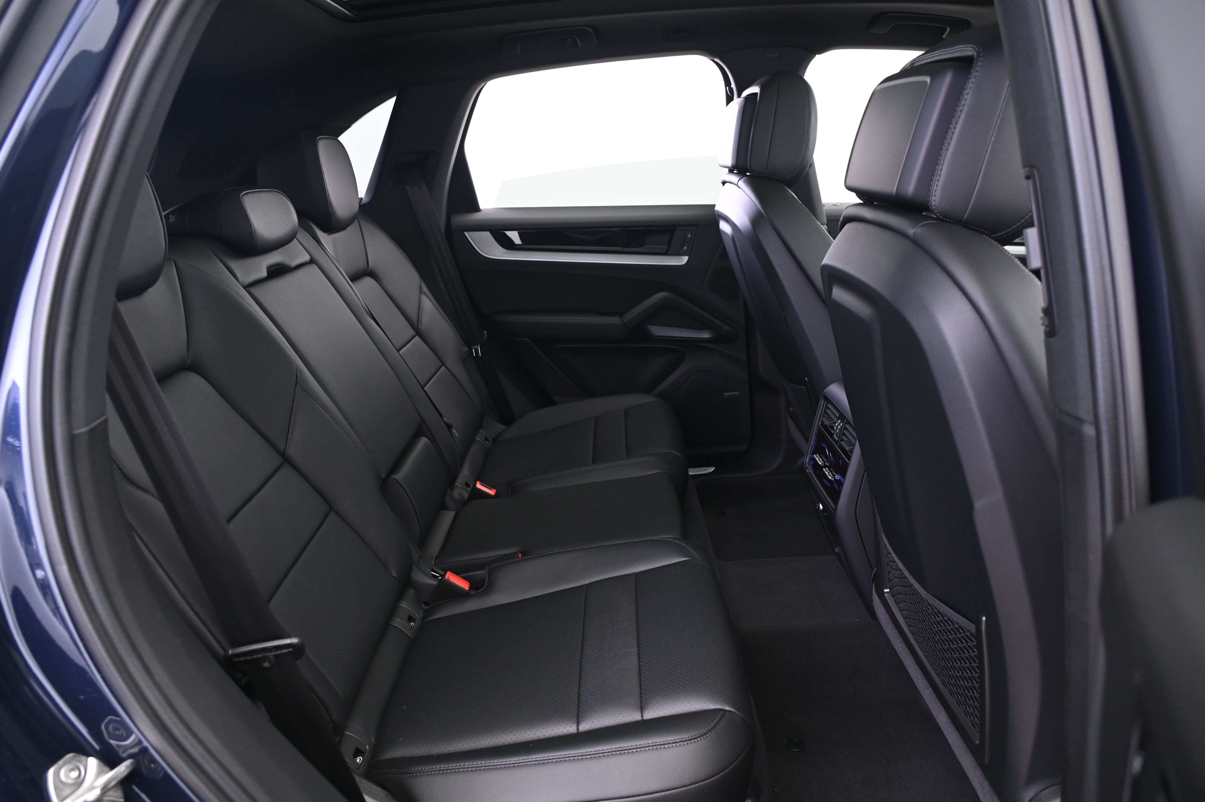 Thumbnail: 2026 Porsche Cayenne - 18