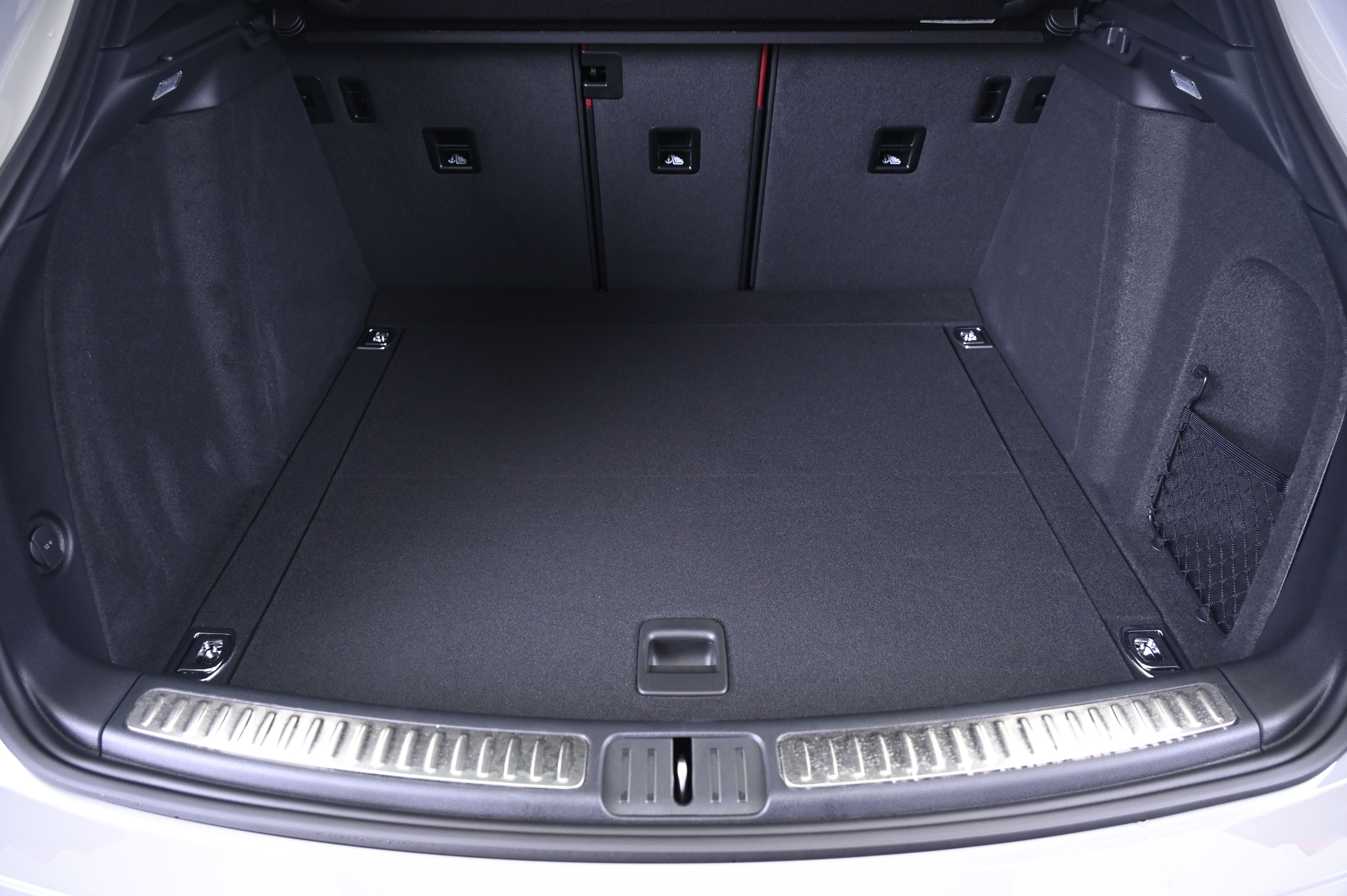 Thumbnail: 2026 Porsche Macan - 15