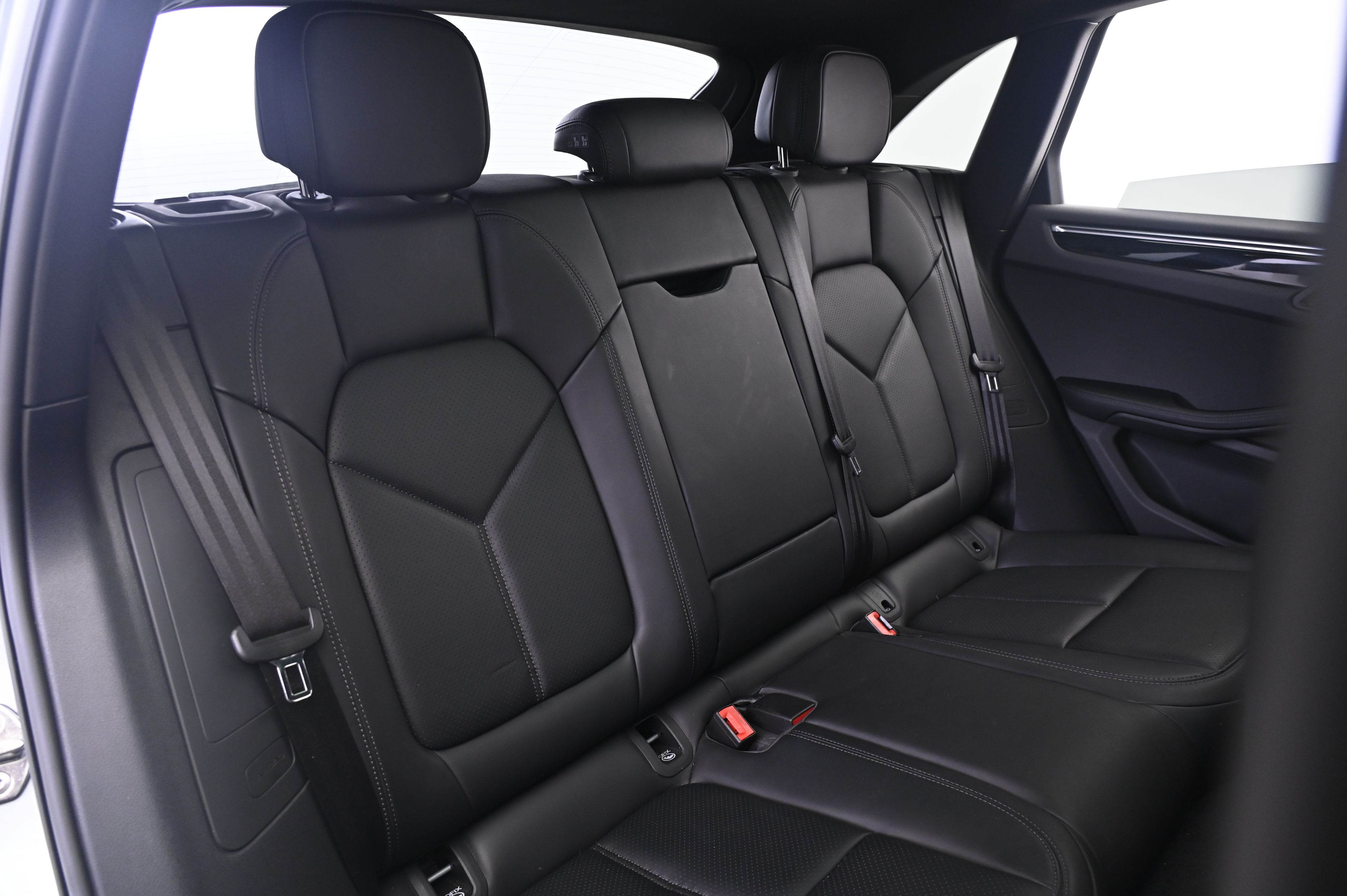 Thumbnail: 2023 Porsche Macan - 19