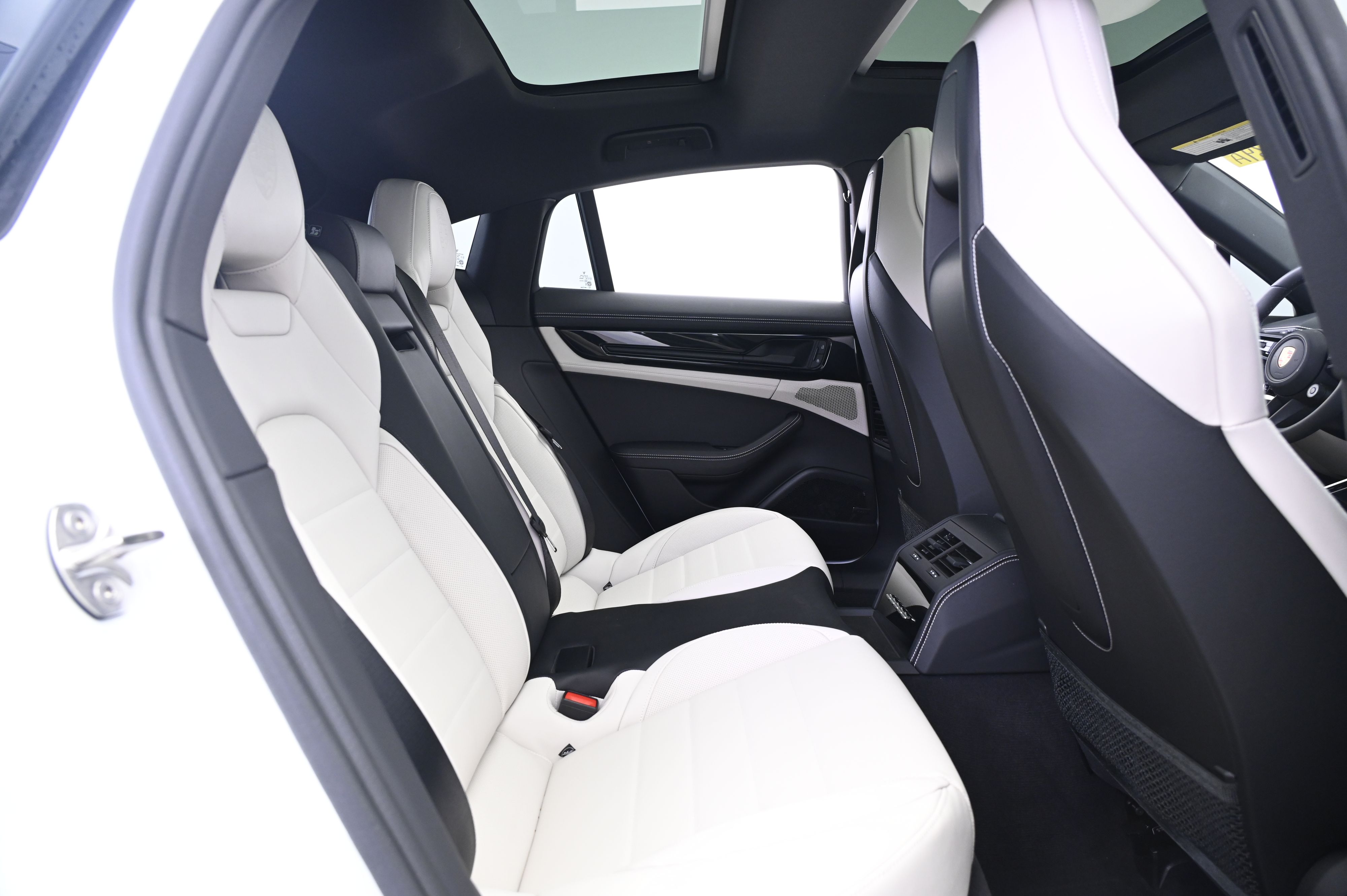 Thumbnail: 2025 Porsche Panamera - 18