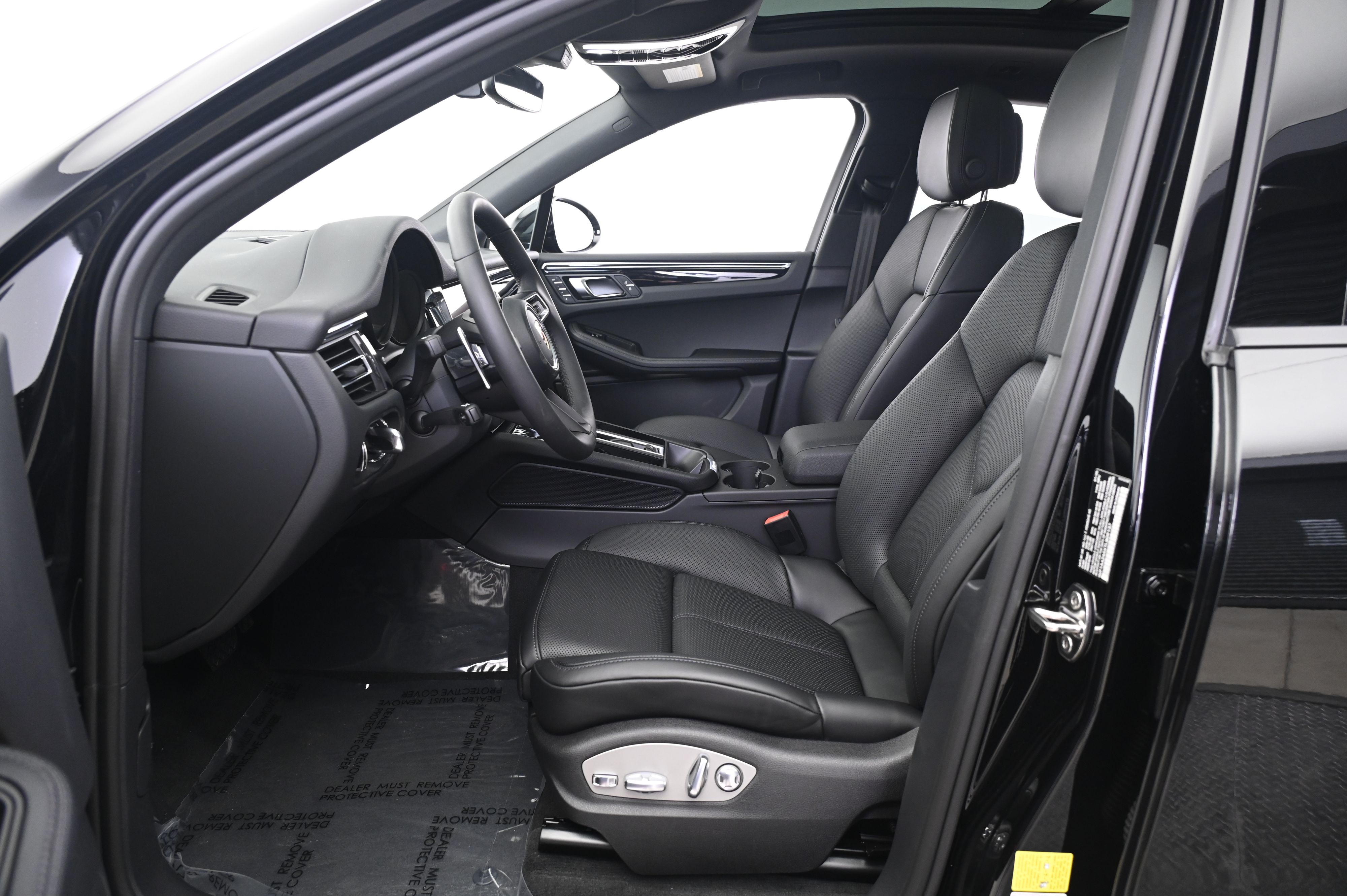 Thumbnail: 2026 Porsche Macan - 29