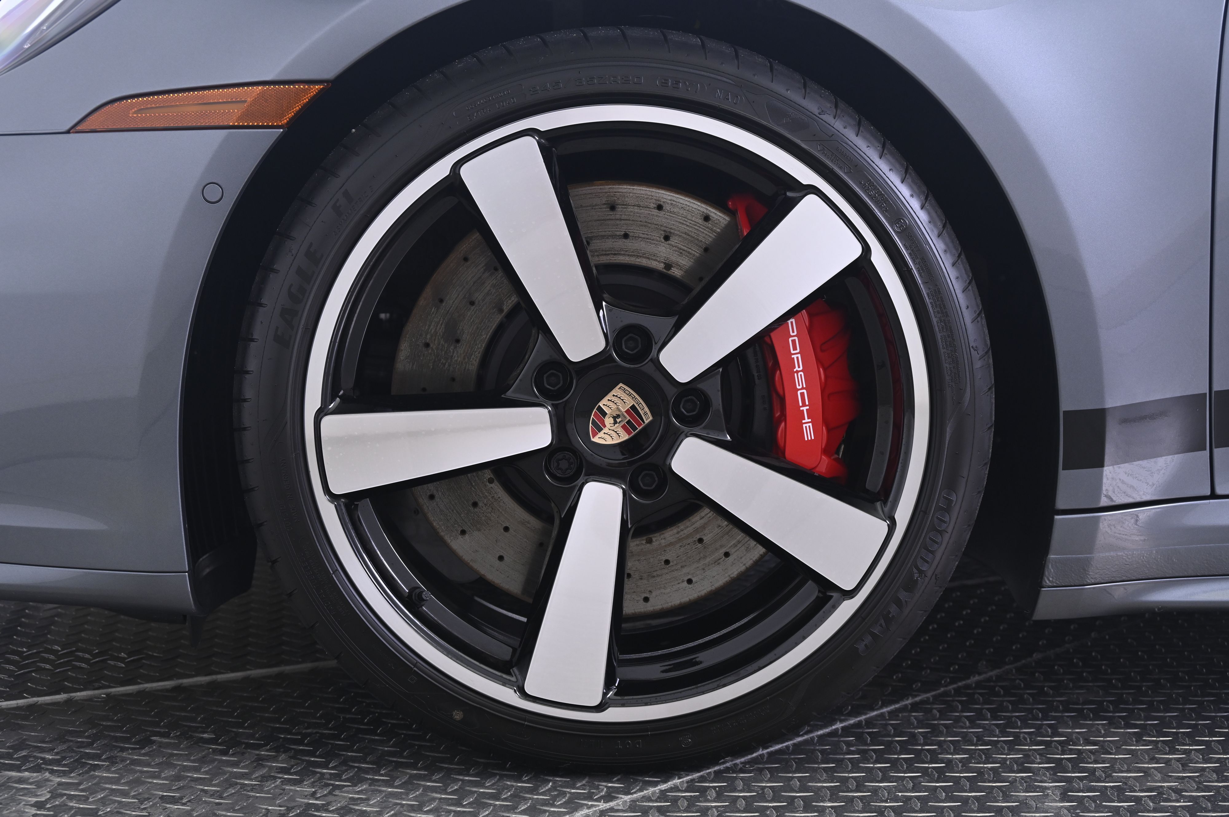 Thumbnail: 2026 Porsche 911 - 15