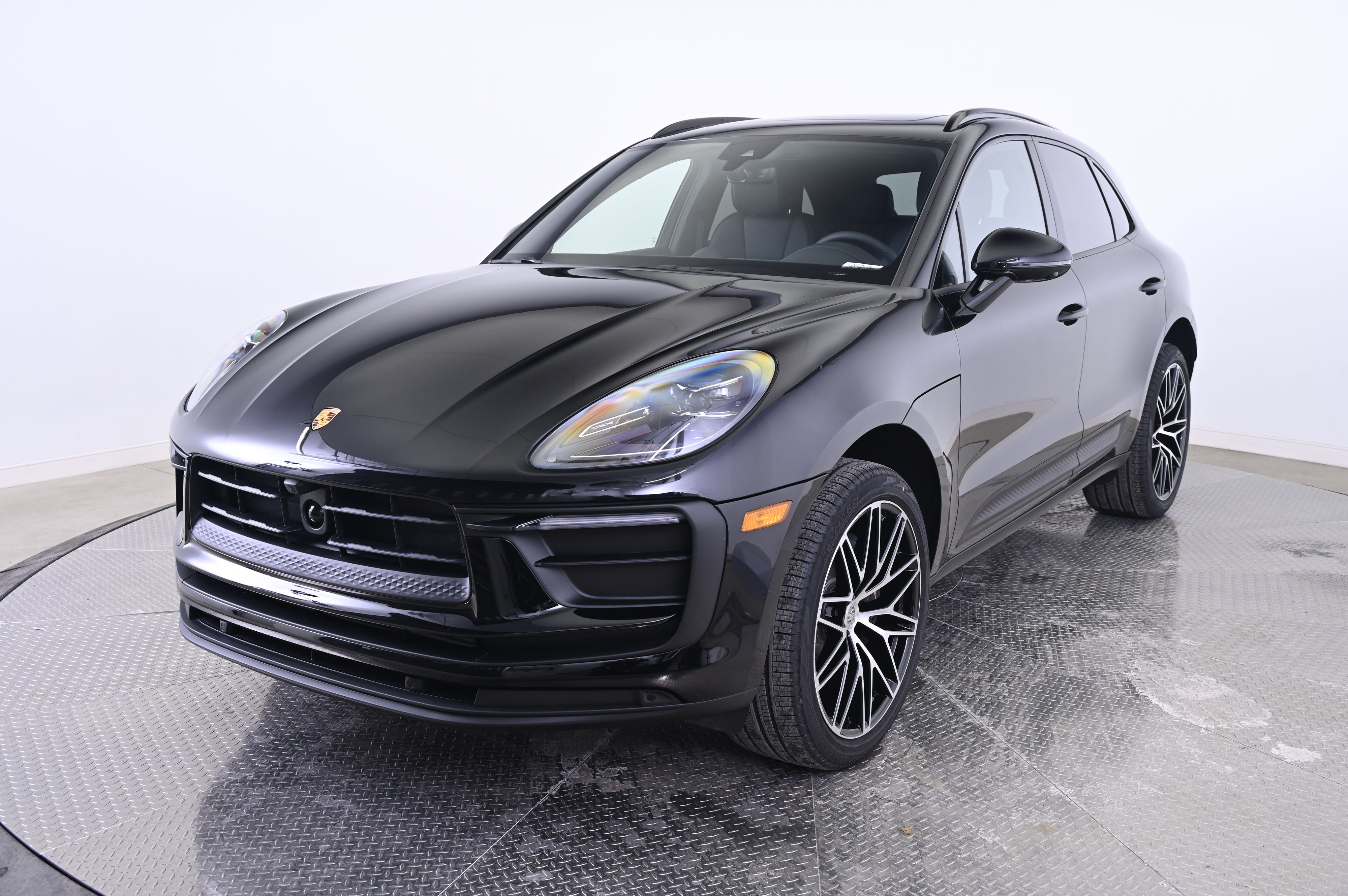 Thumbnail: 2026 Porsche Macan - 1