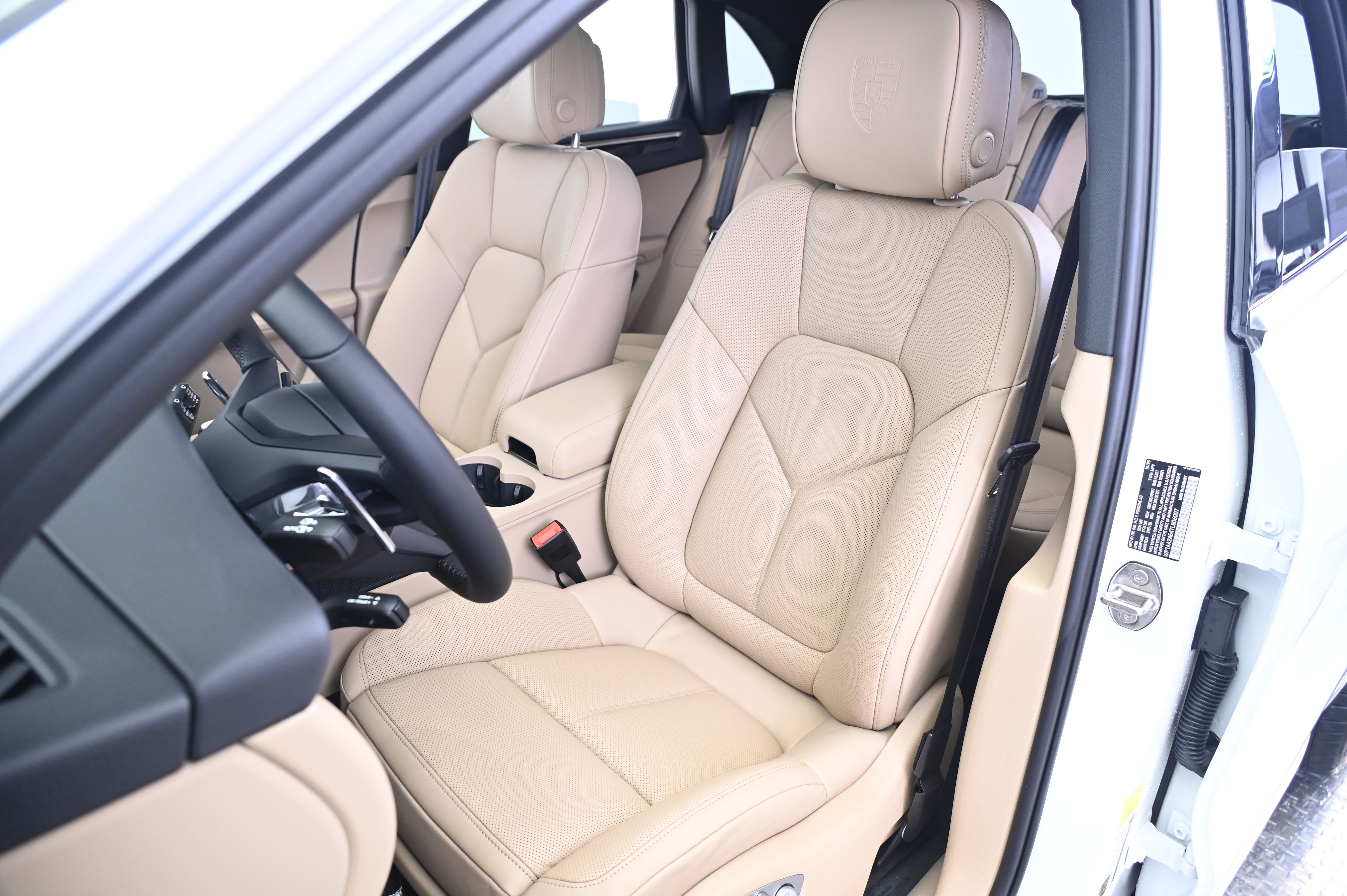 Thumbnail: 2026 Porsche Macan - 30