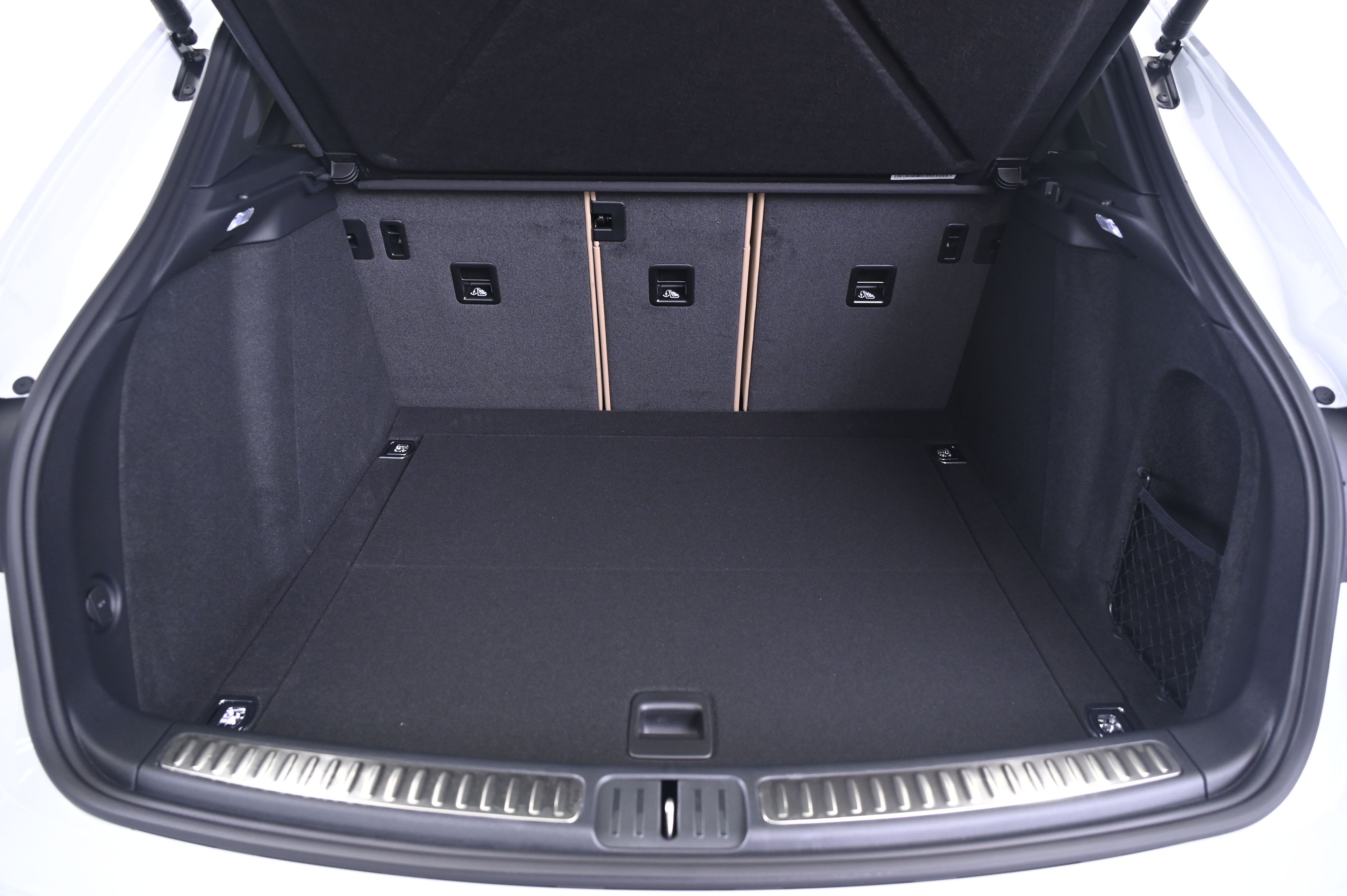 Thumbnail: 2026 Porsche Macan - 15