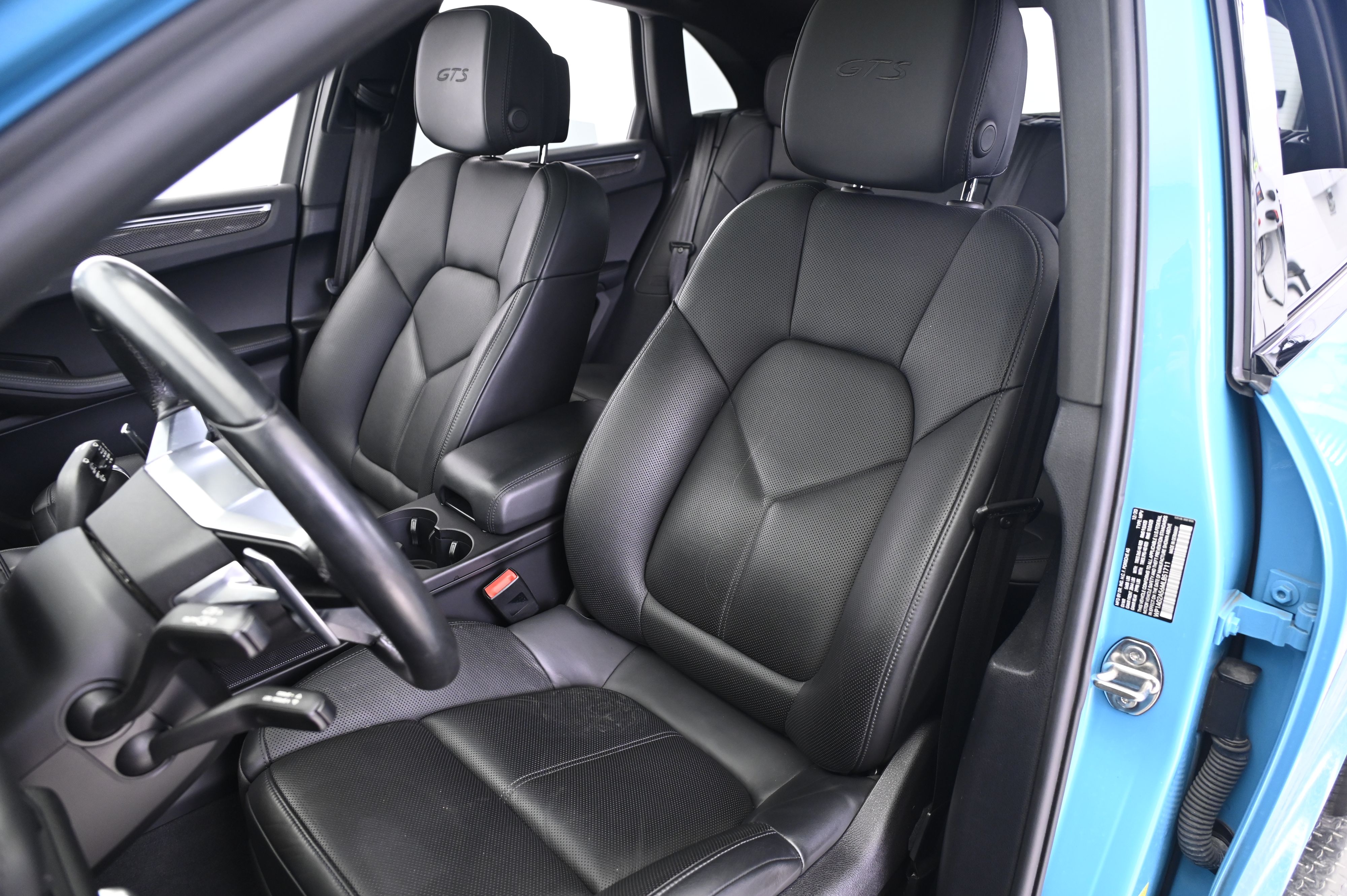 Thumbnail: 2021 Porsche Macan - 30