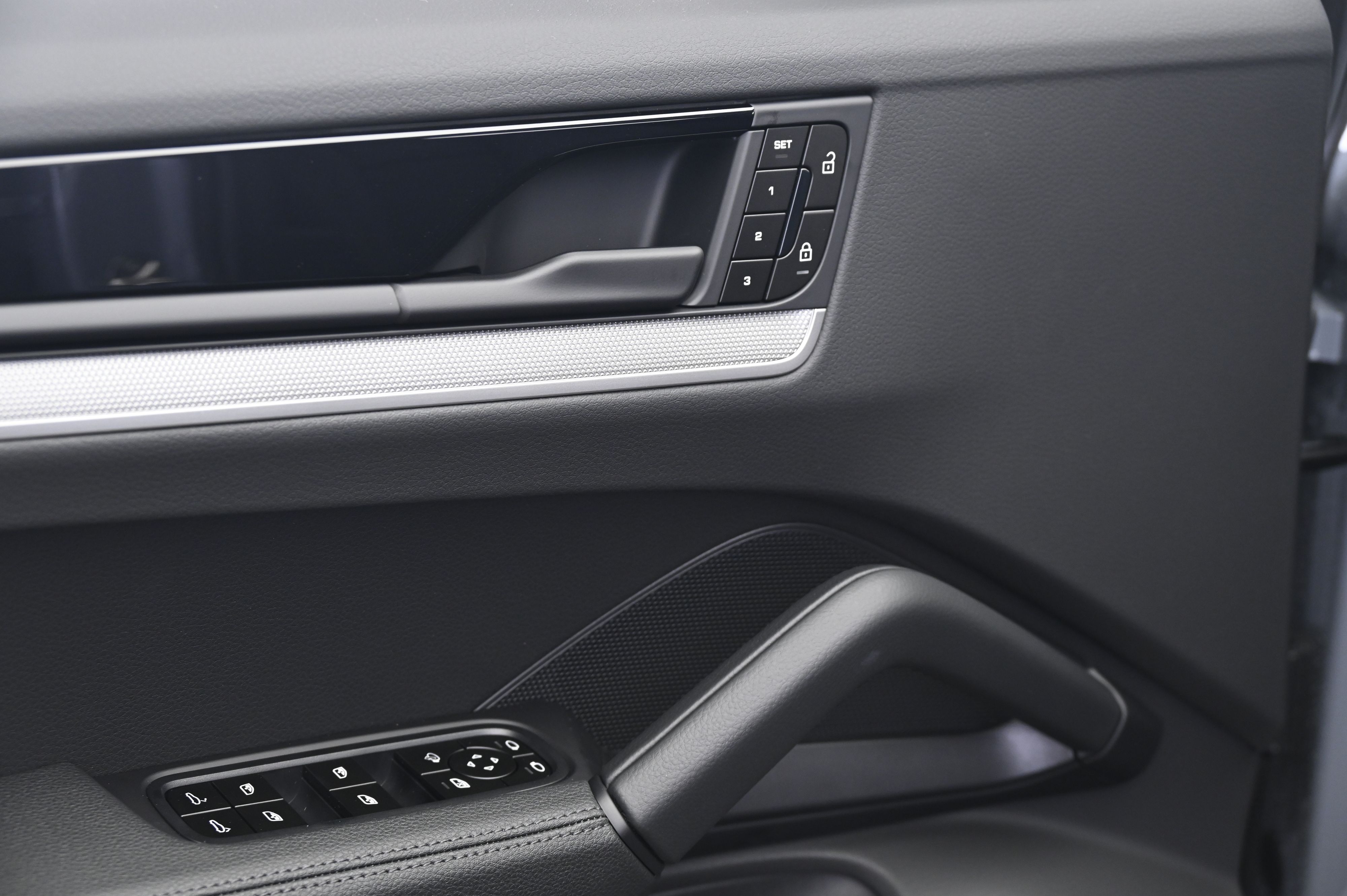 Thumbnail: 2026 Porsche Cayenne - 27