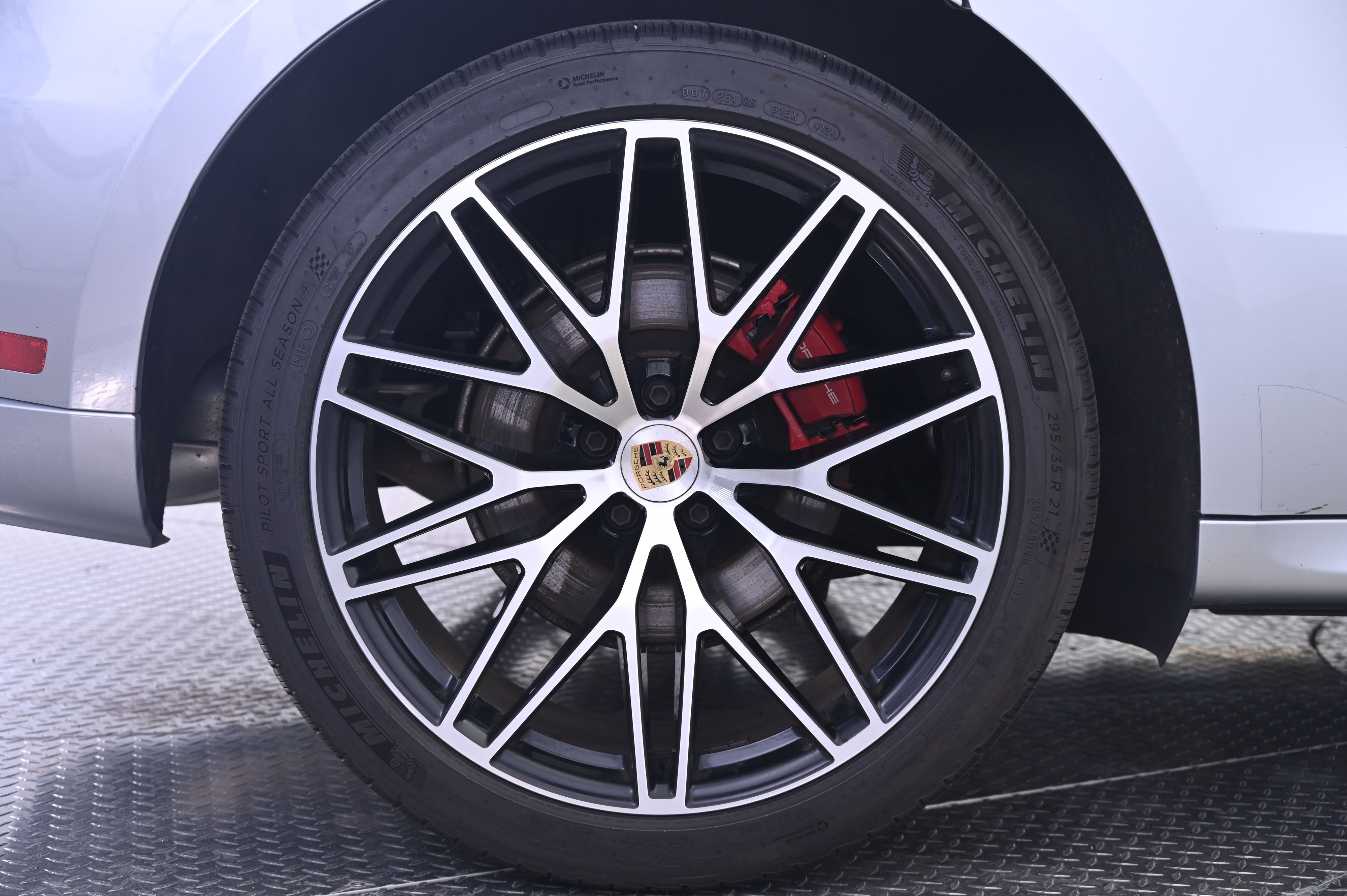 Thumbnail: 2023 Porsche Macan - 13