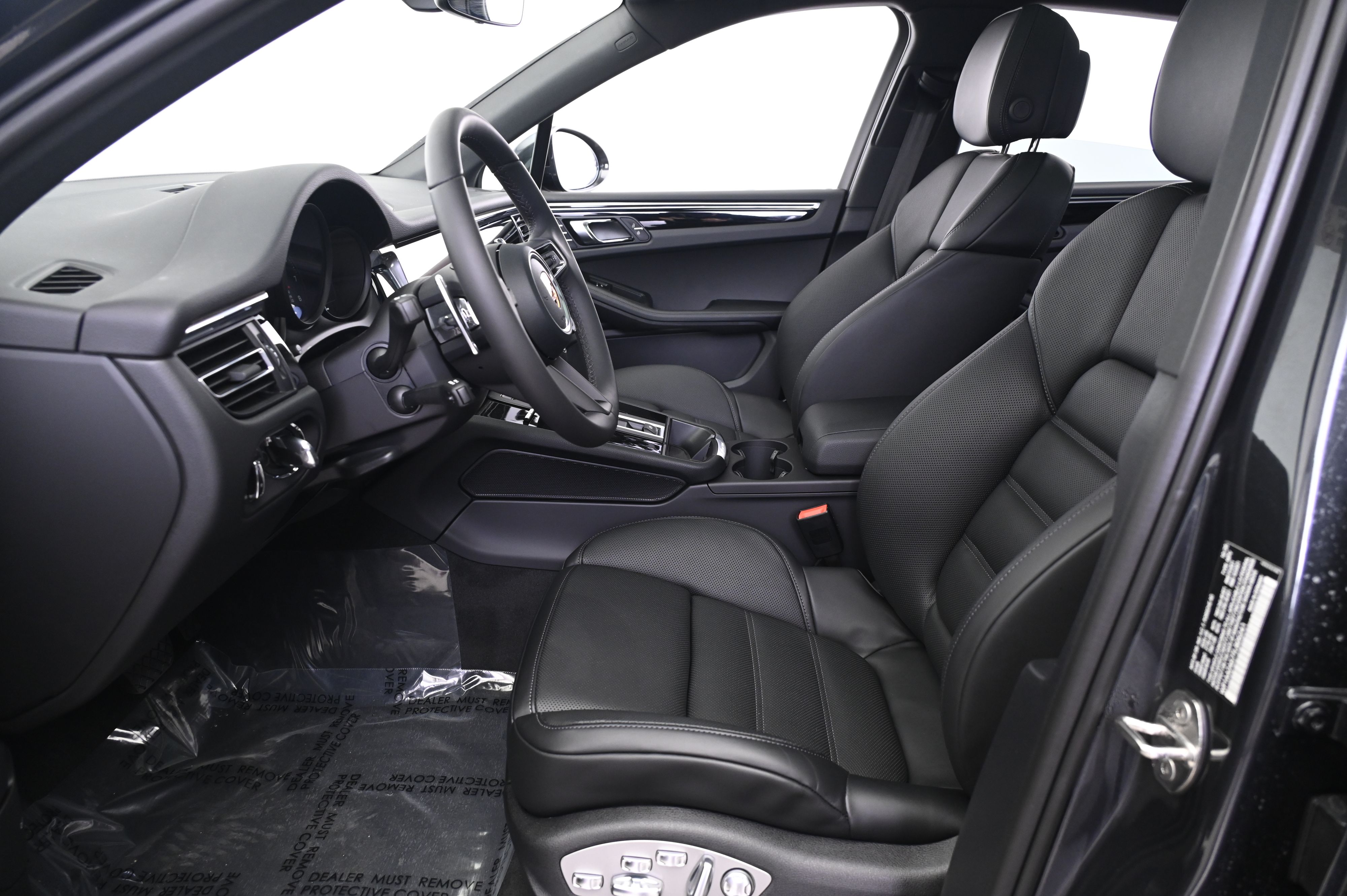 Thumbnail: 2026 Porsche Macan - 29