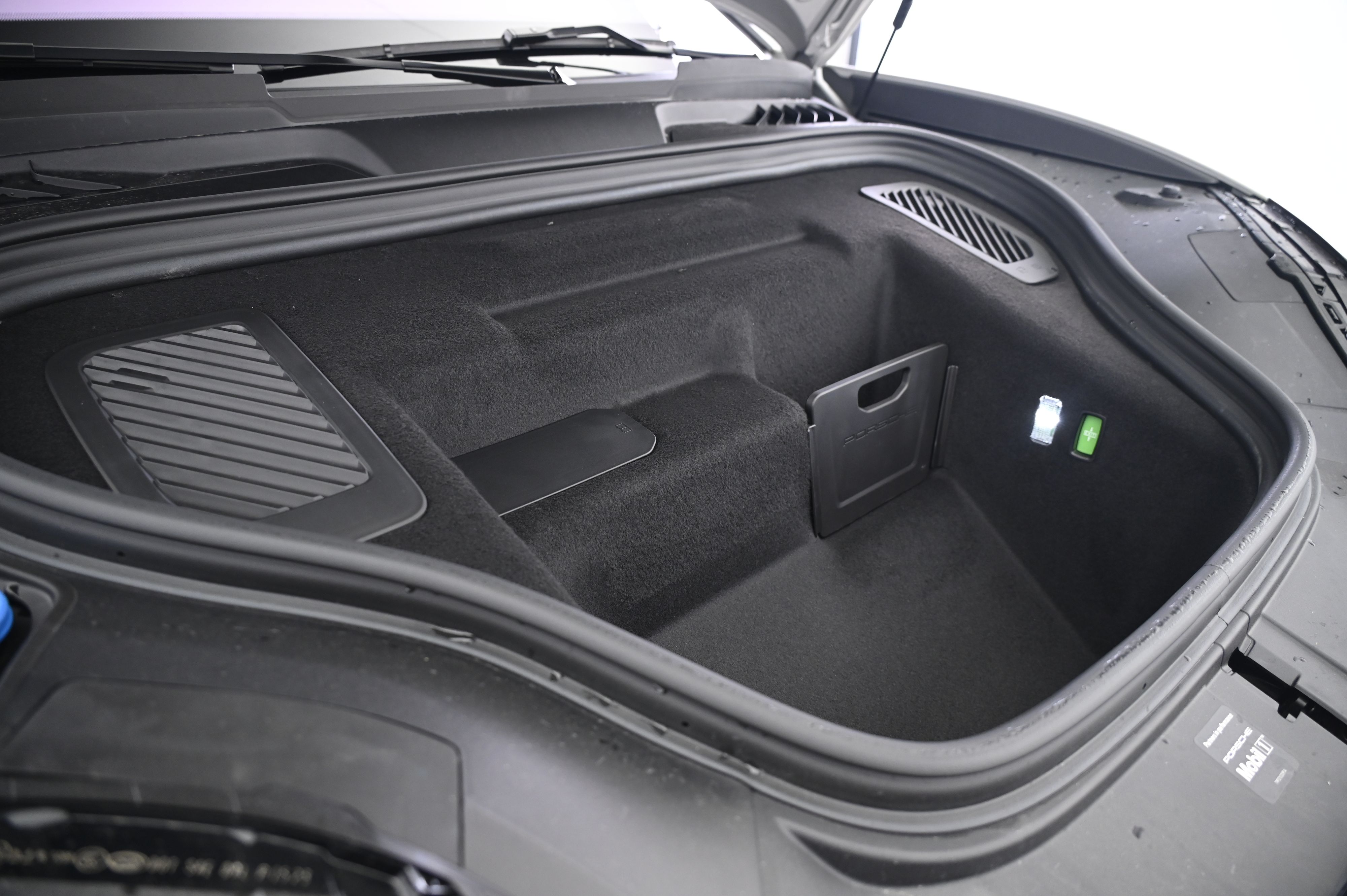 Thumbnail: 2026 Porsche Macan - 16