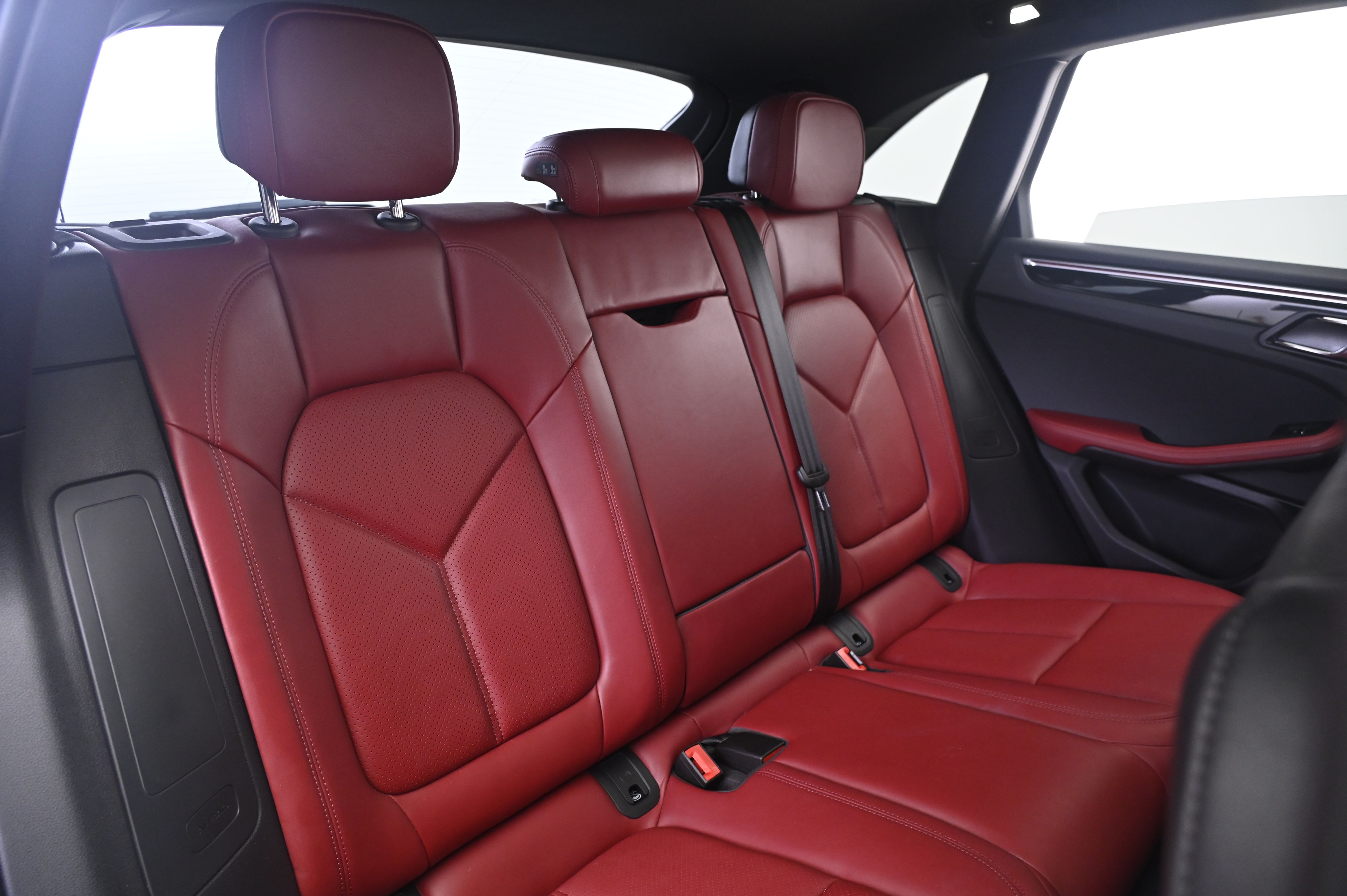 Thumbnail: 2023 Porsche Macan - 19