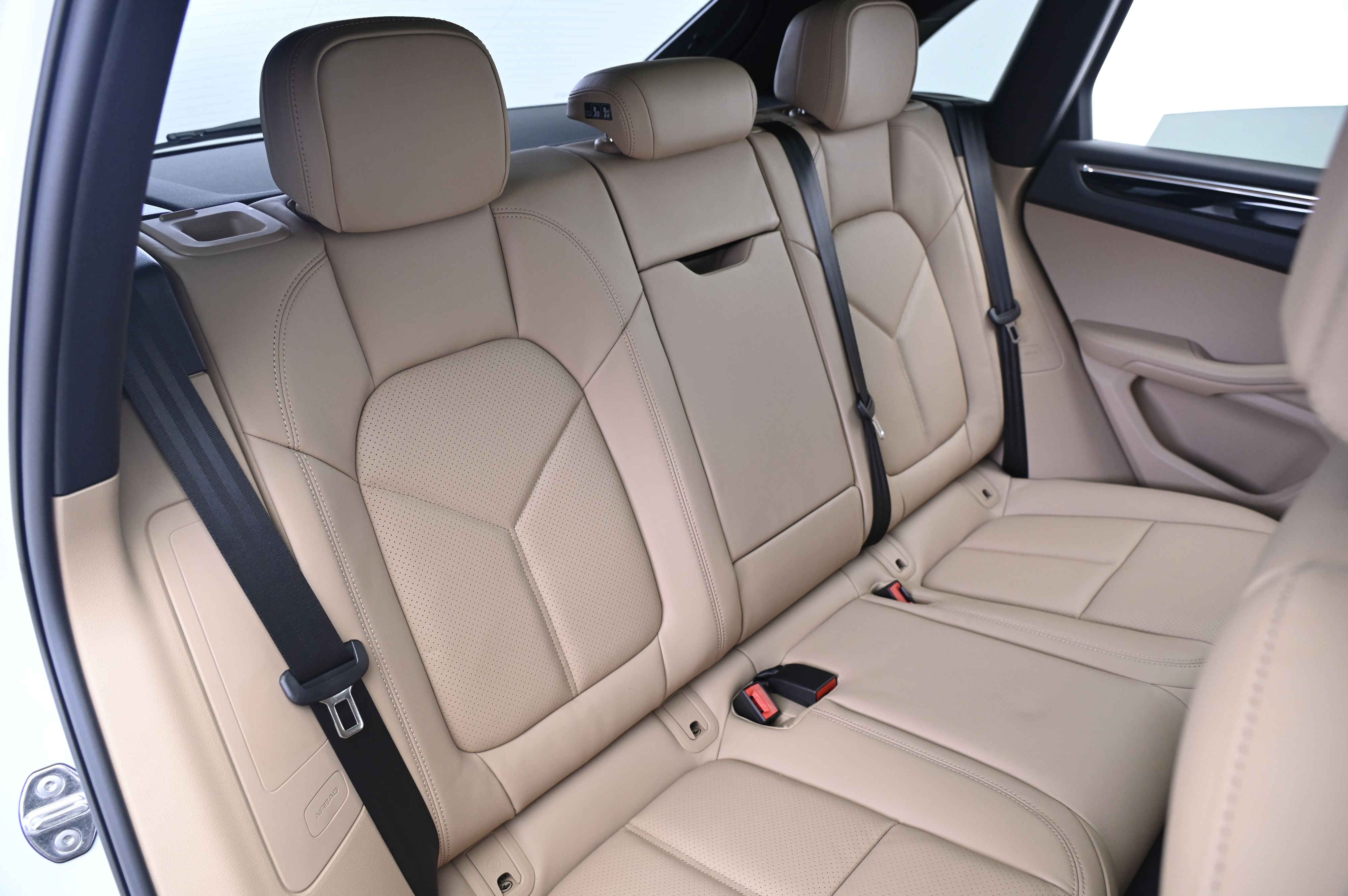 Thumbnail: 2026 Porsche Macan - 19