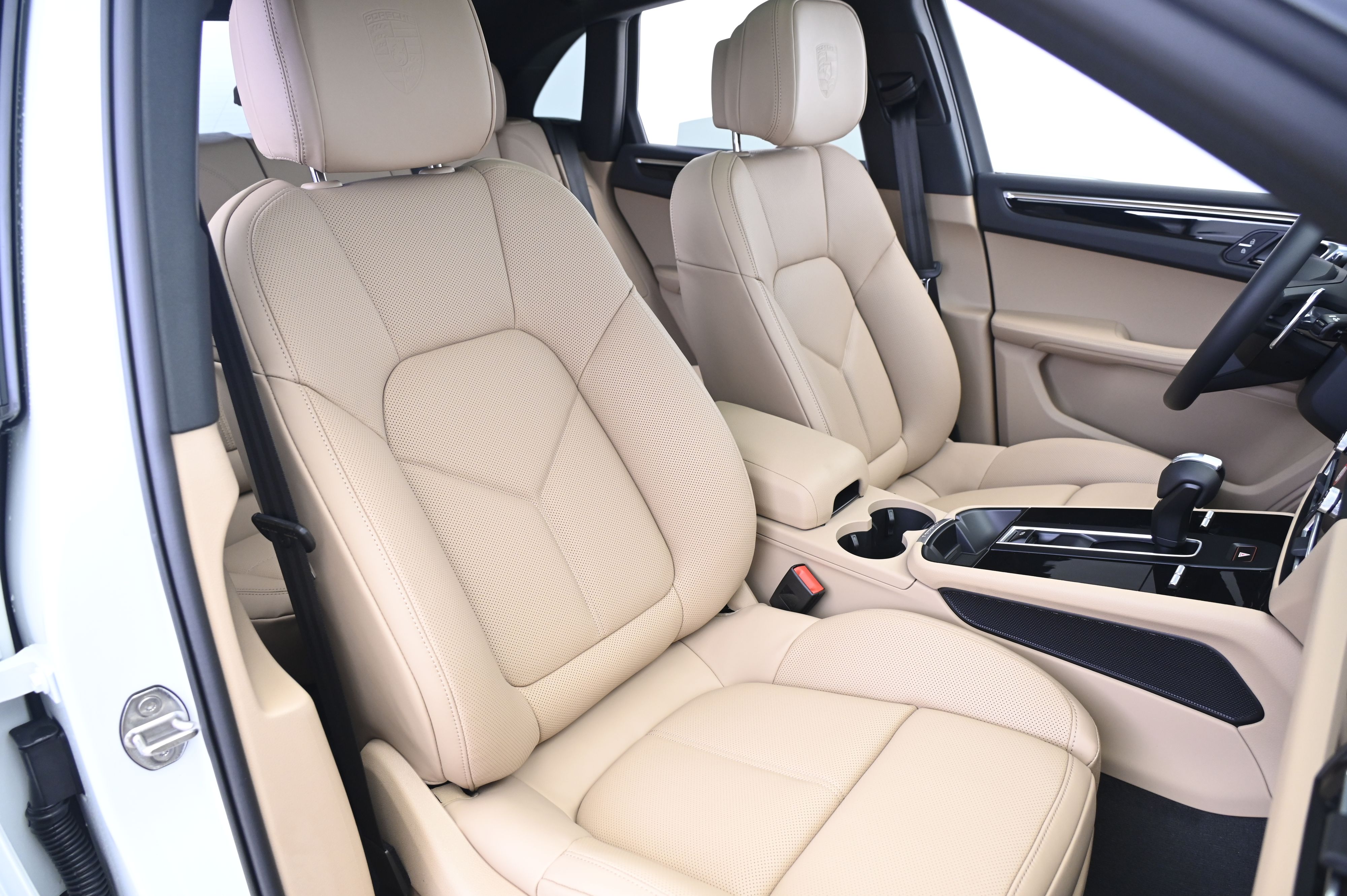 Thumbnail: 2026 Porsche Macan - 24