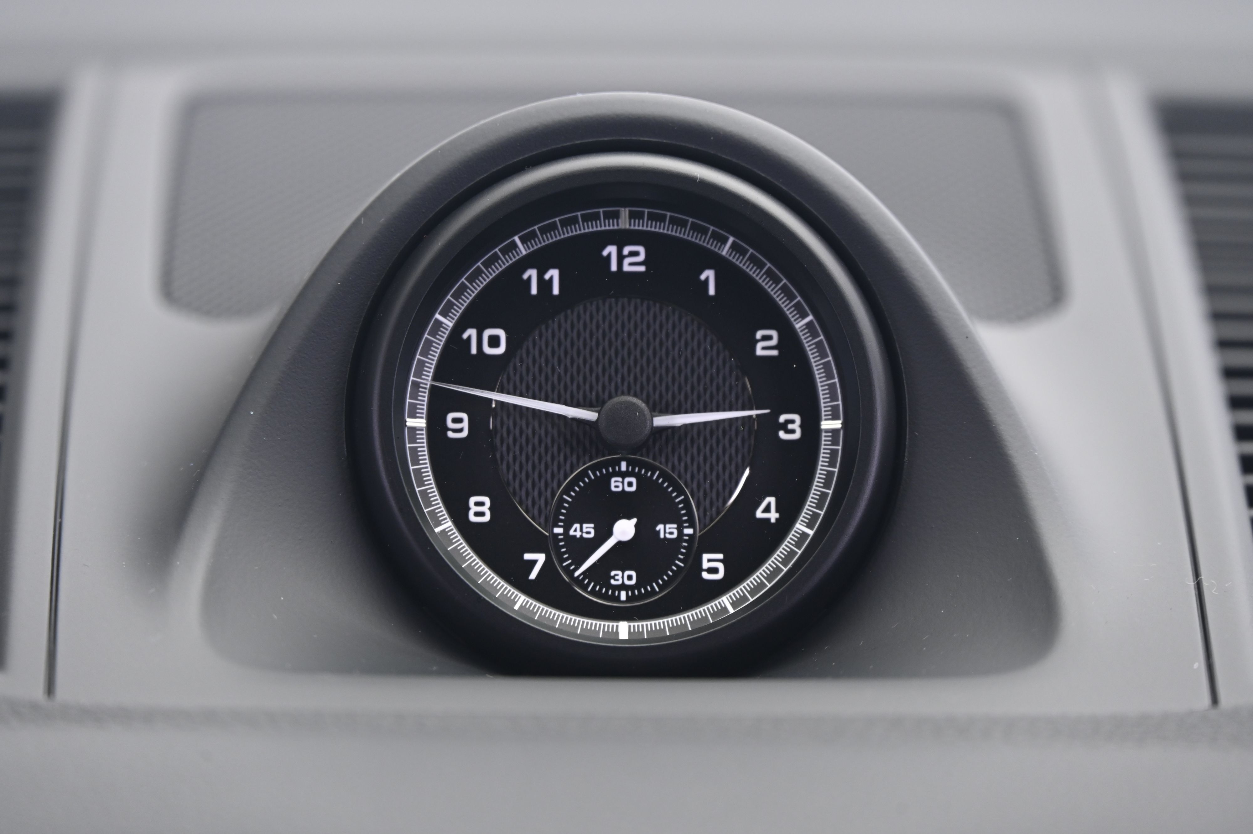 Thumbnail: 2026 Porsche Macan - 32