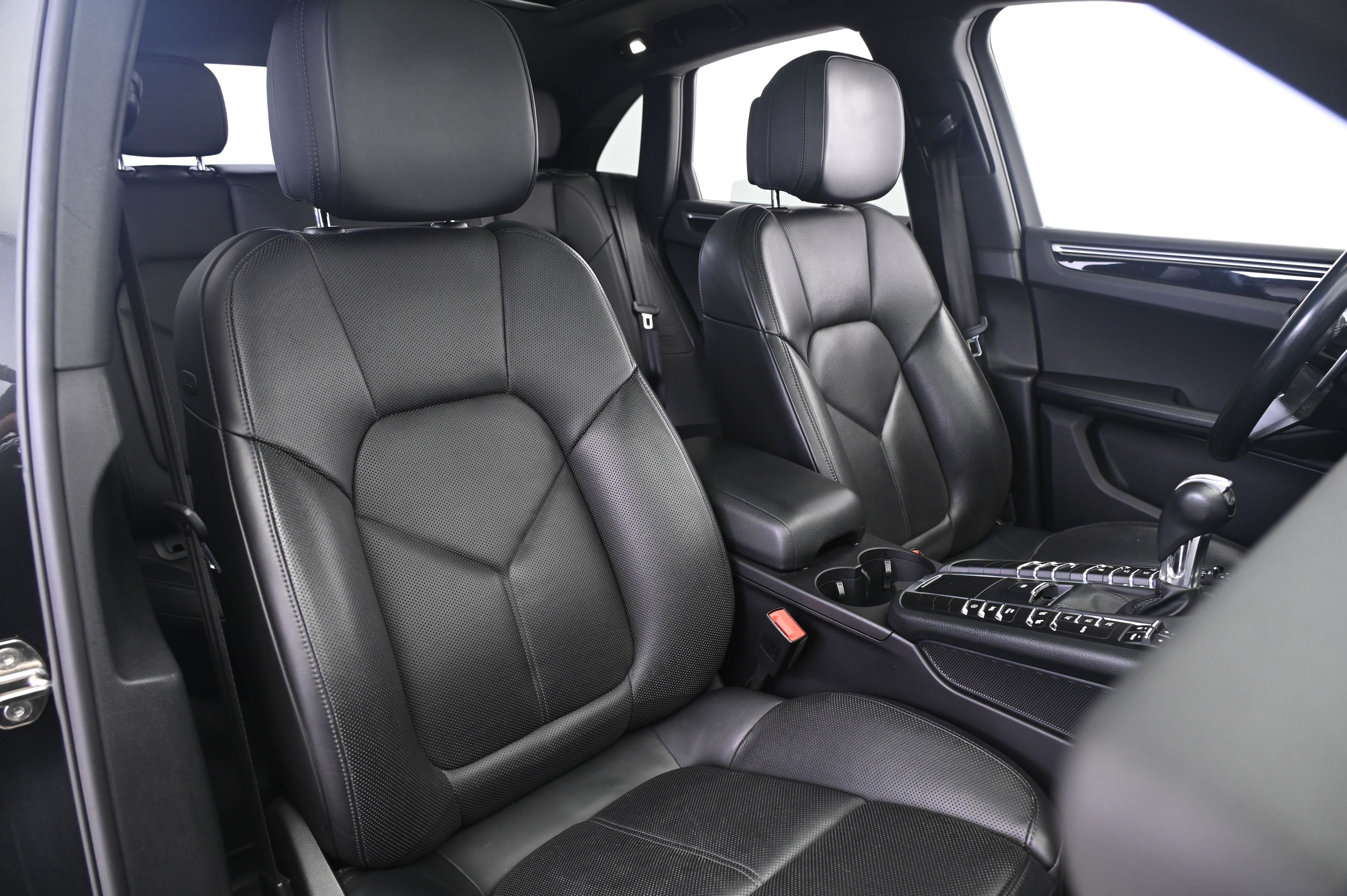Thumbnail: 2017 Porsche Macan - 24