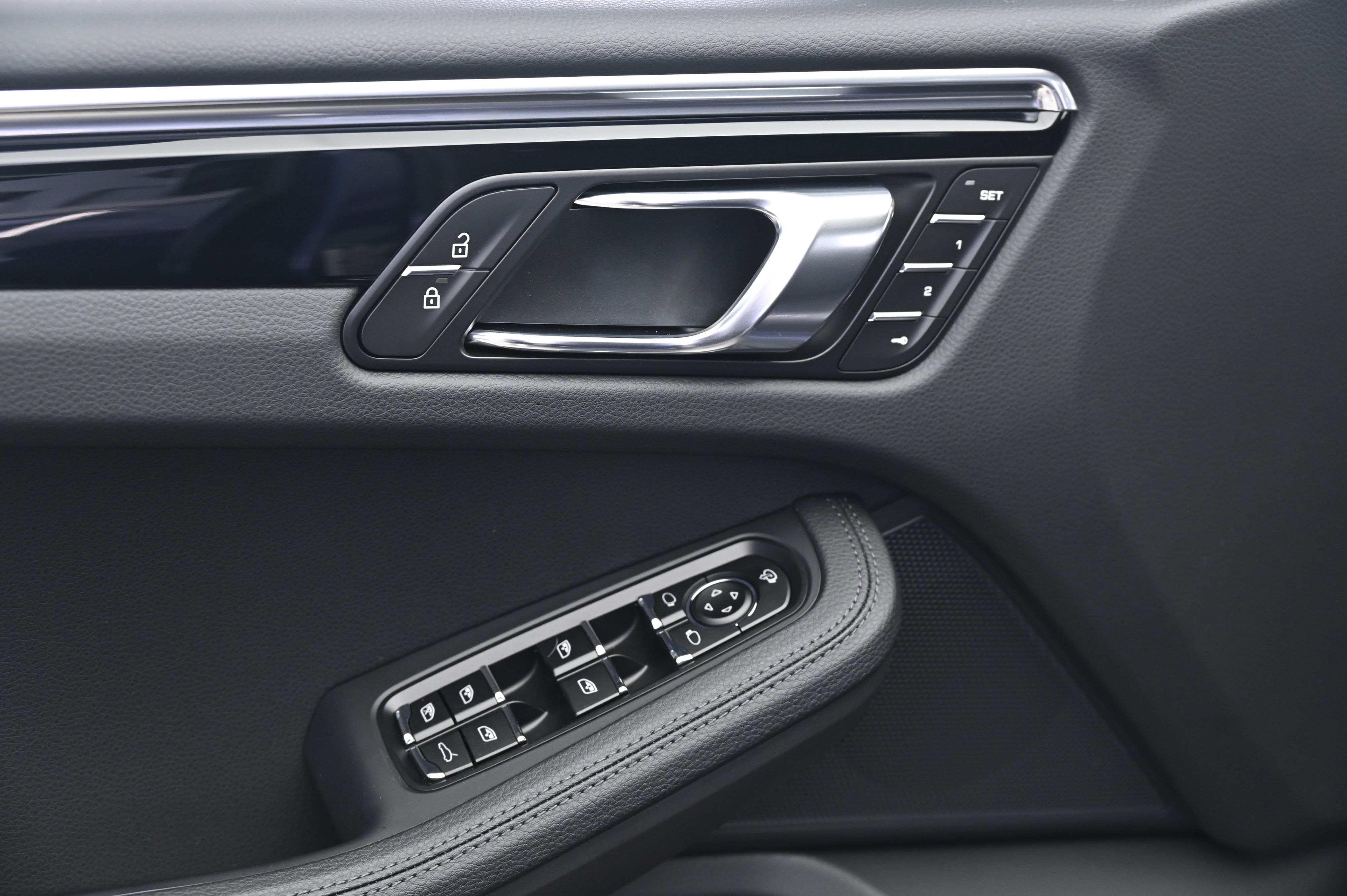 Thumbnail: 2026 Porsche Macan - 27