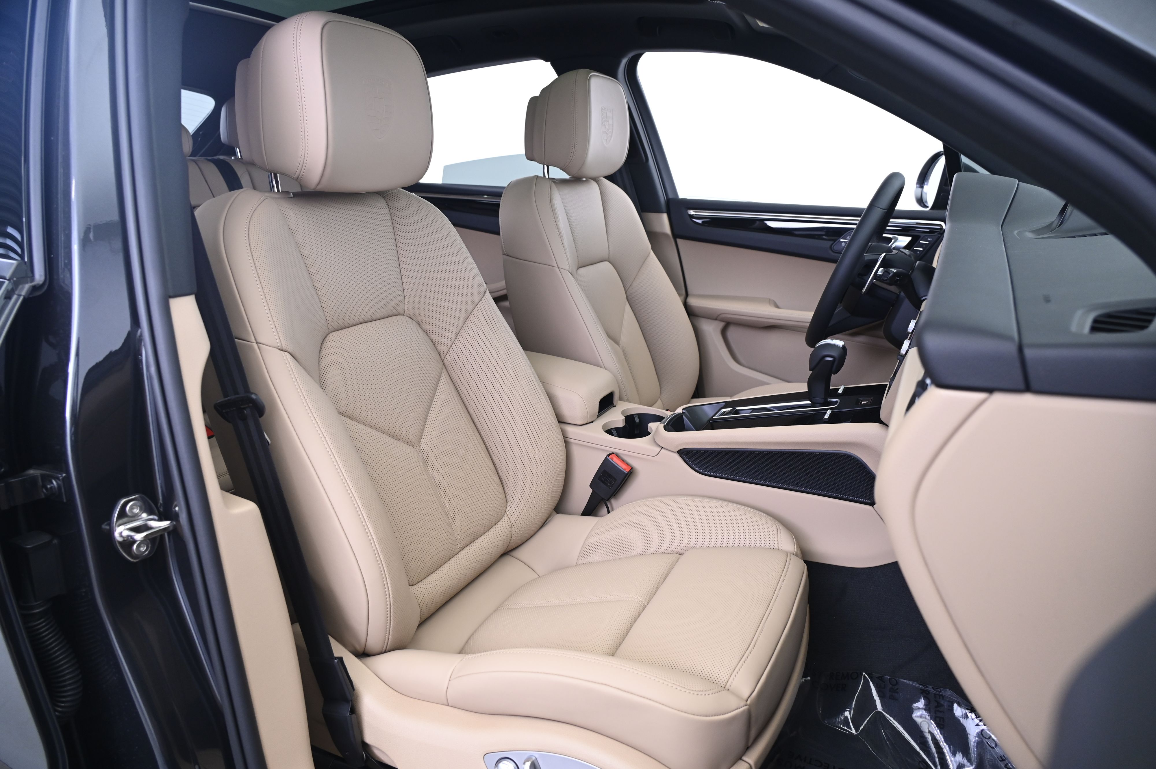 Thumbnail: 2025 Porsche Macan - 24