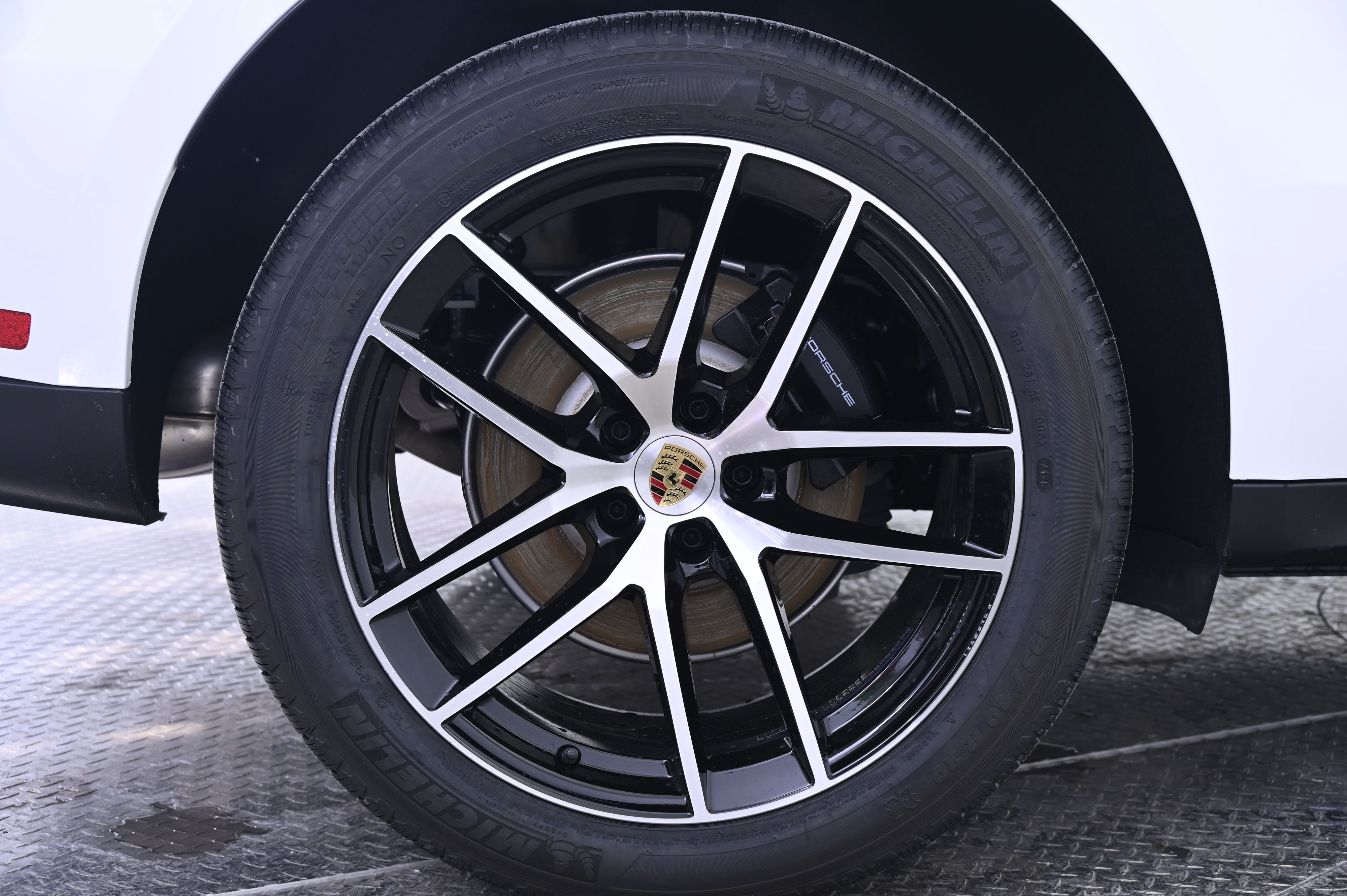 Thumbnail: 2026 Porsche Macan - 13