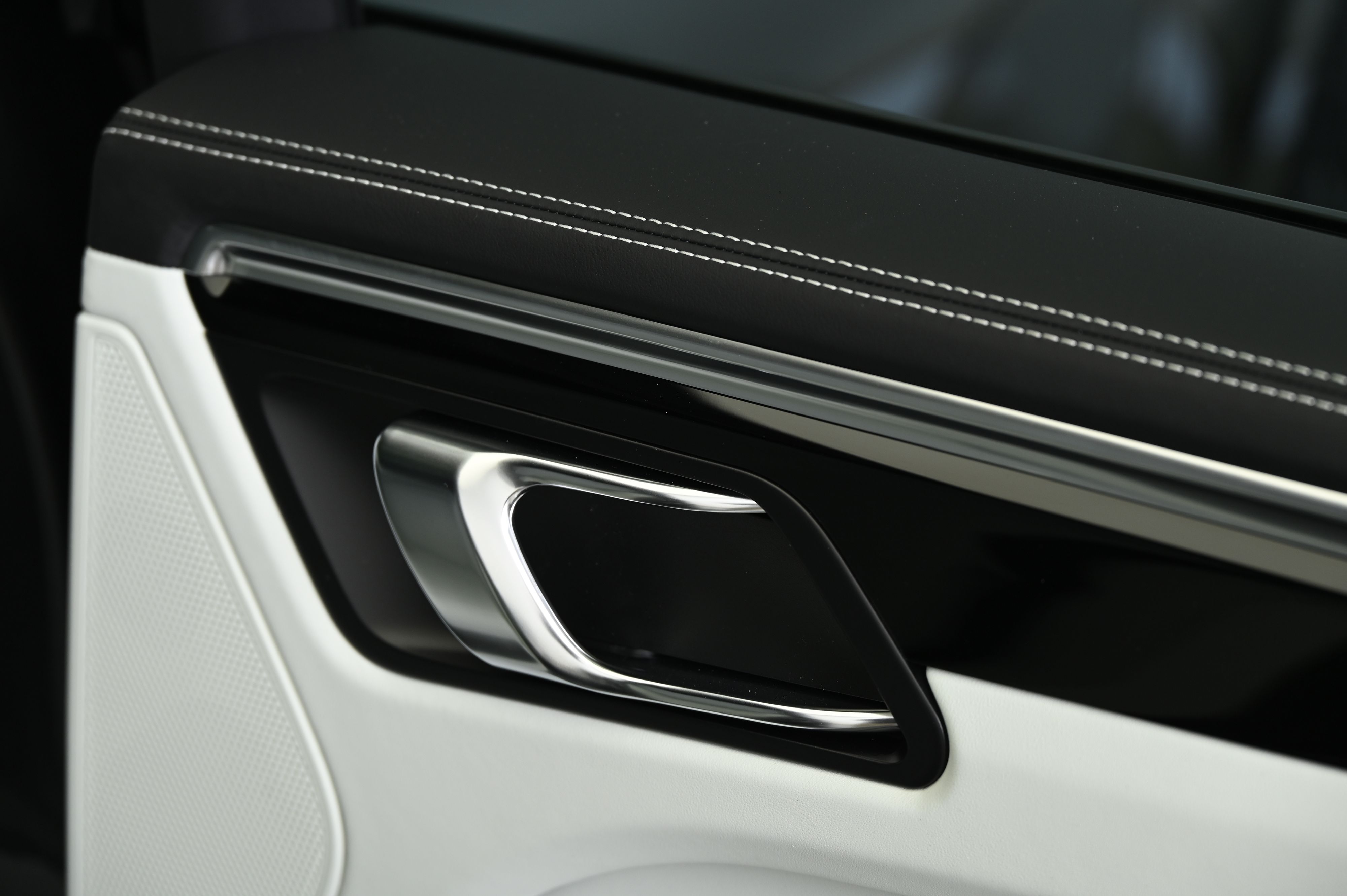 Thumbnail: 2025 Porsche Macan - 23