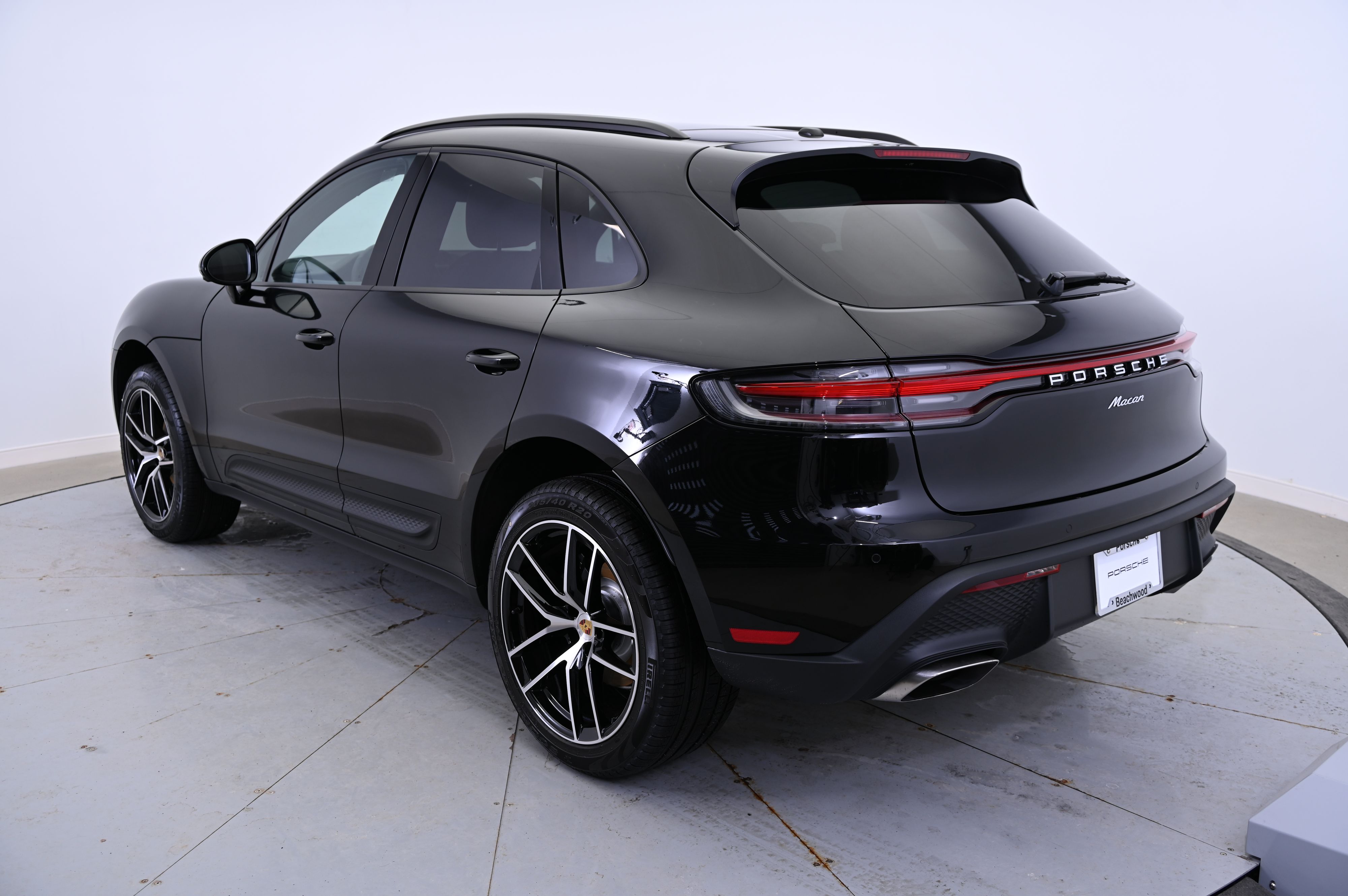 Thumbnail: 2025 Porsche Macan - 3