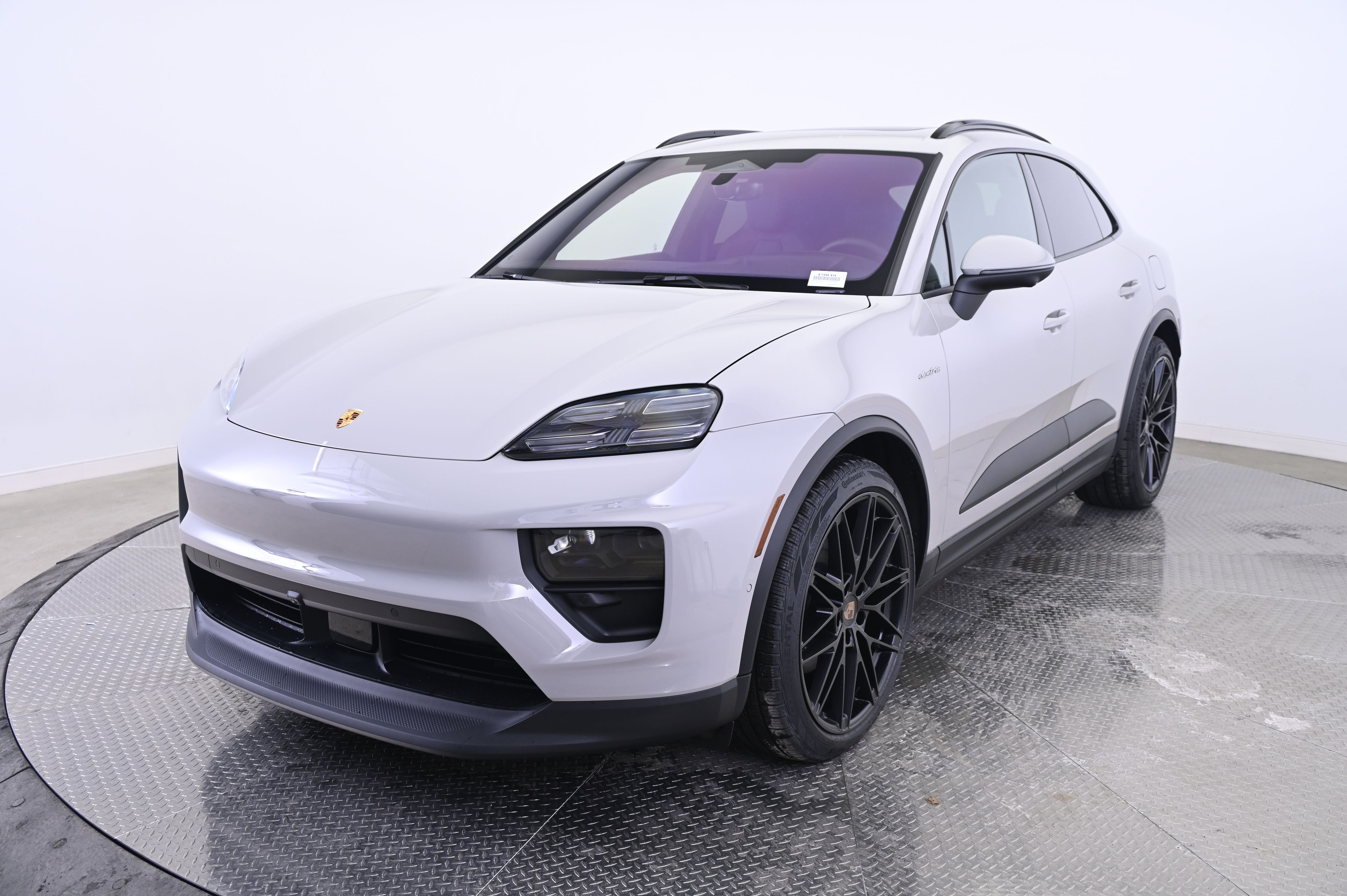 Thumbnail: 2026 Porsche Macan - 1