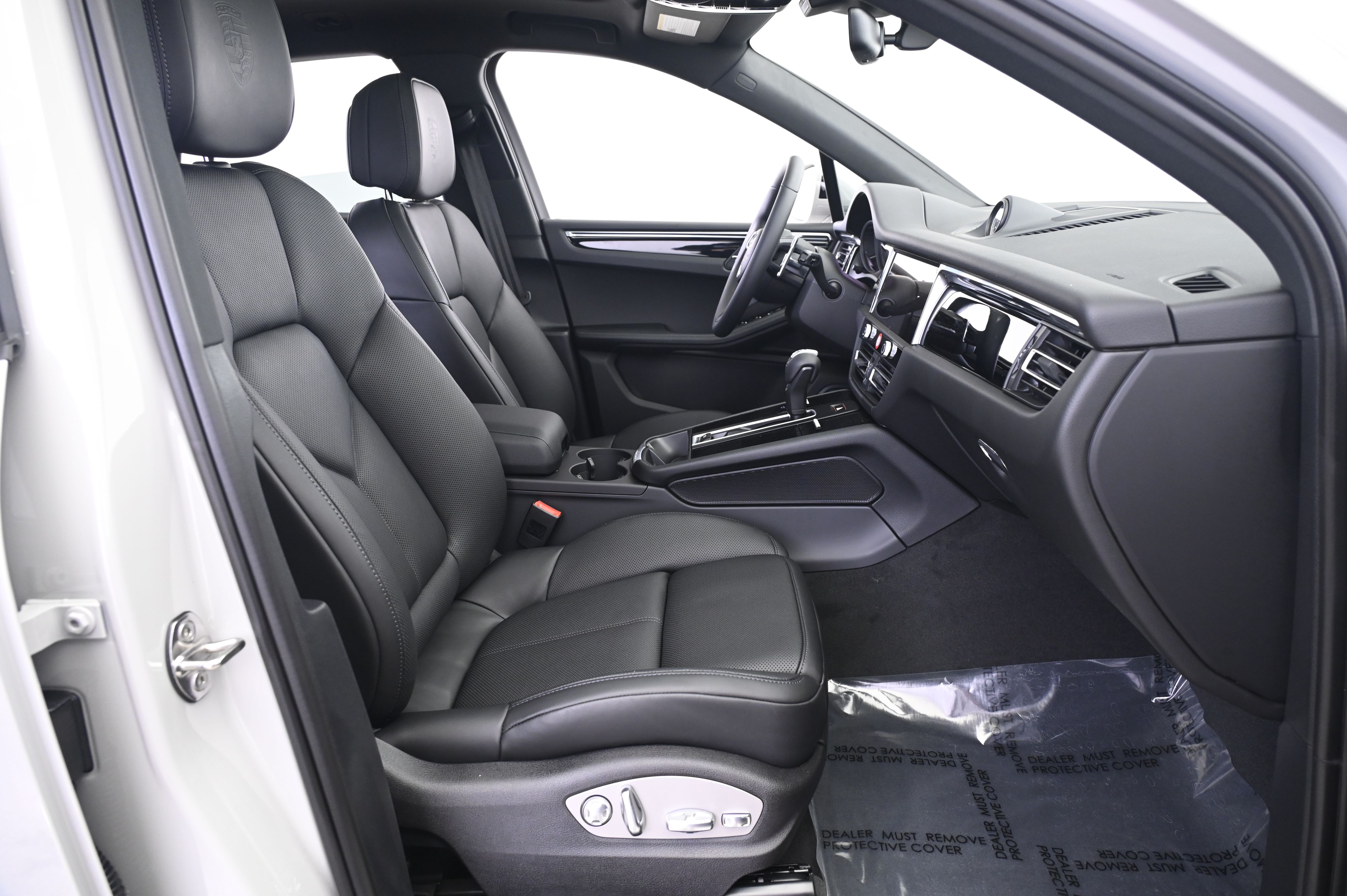 Thumbnail: 2026 Porsche Macan - 23