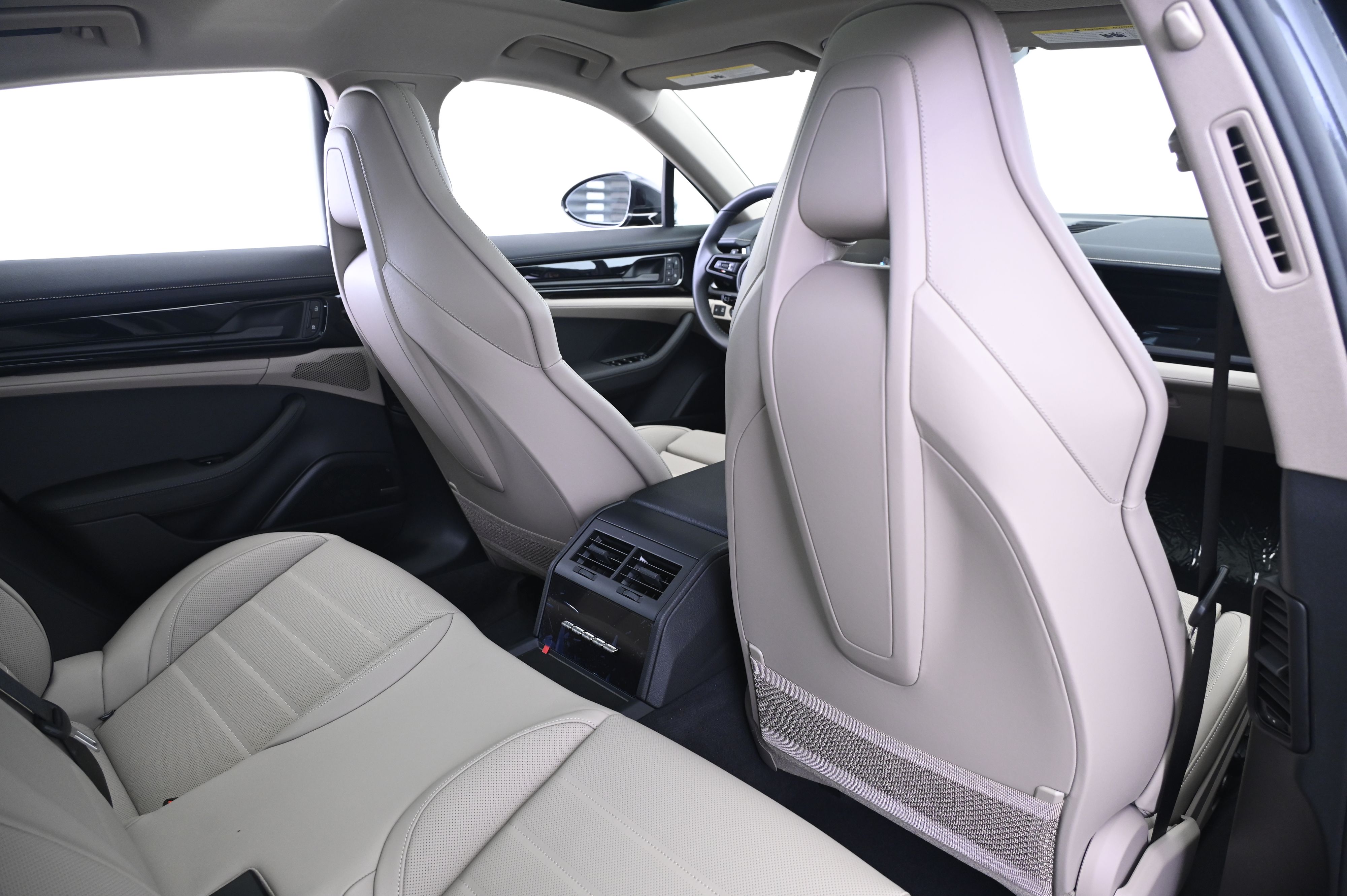 Thumbnail: 2026 Porsche Panamera - 17