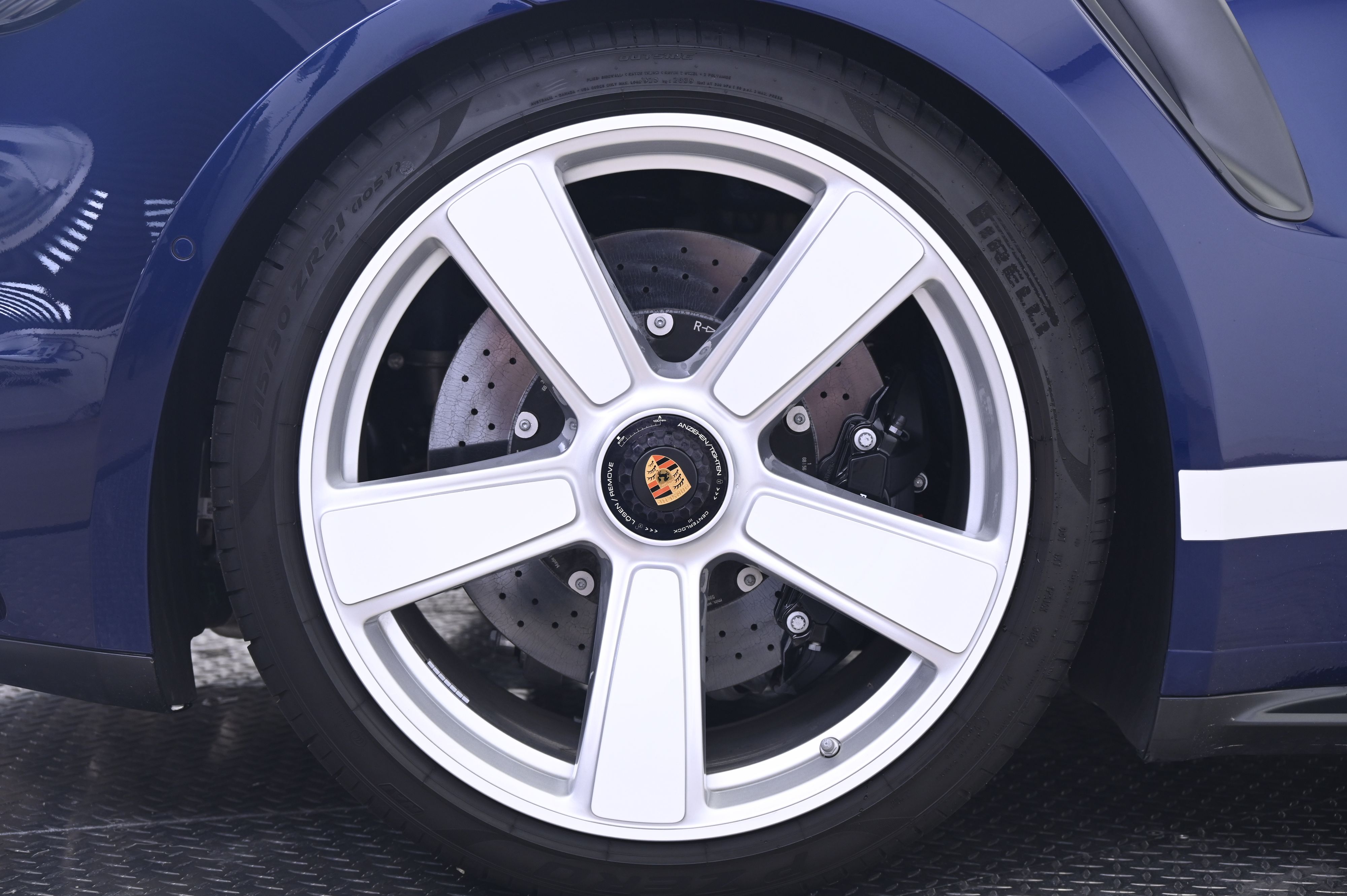 Thumbnail: 2025 Porsche 911 - 16
