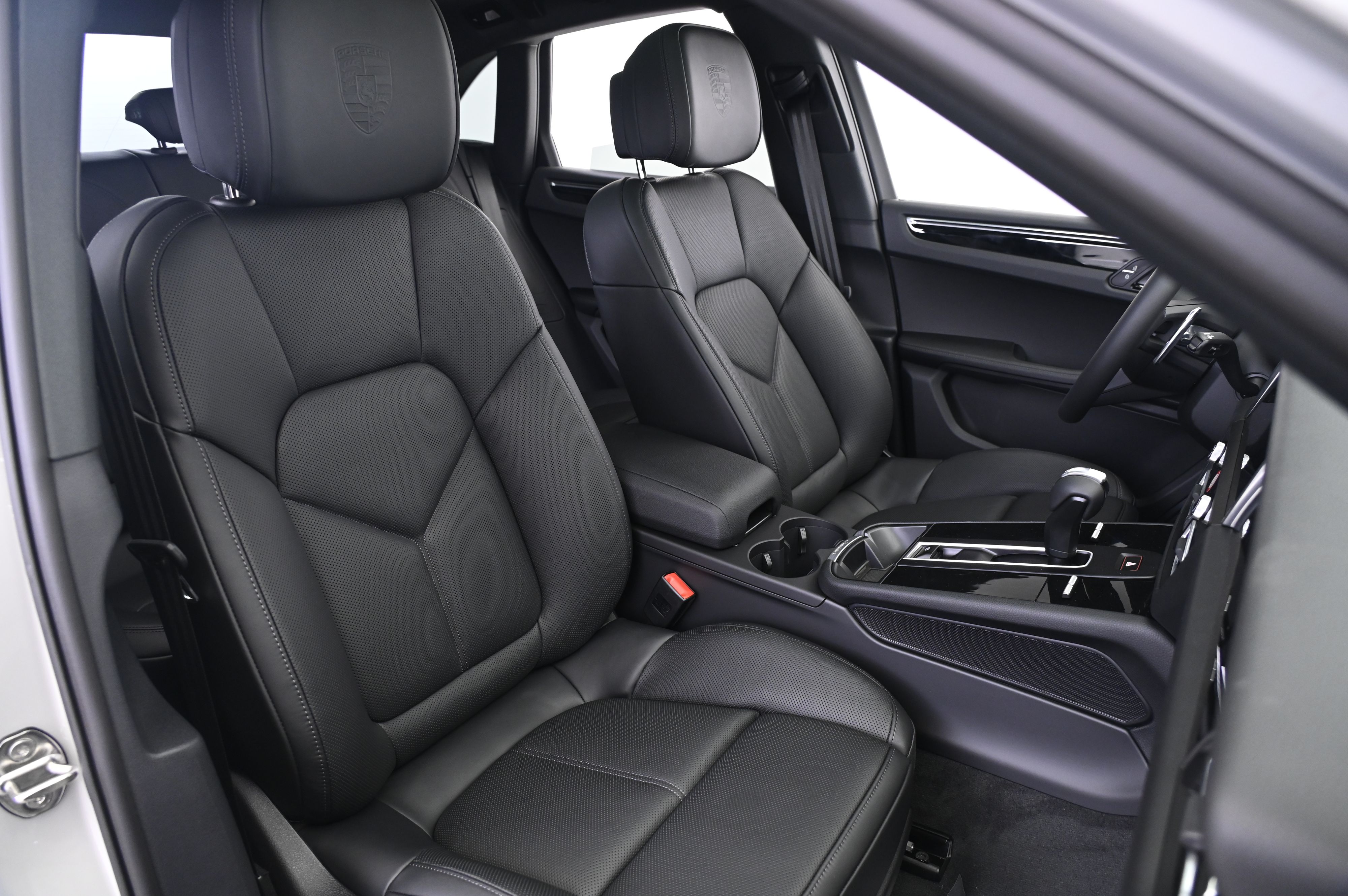 Thumbnail: 2026 Porsche Macan - 24