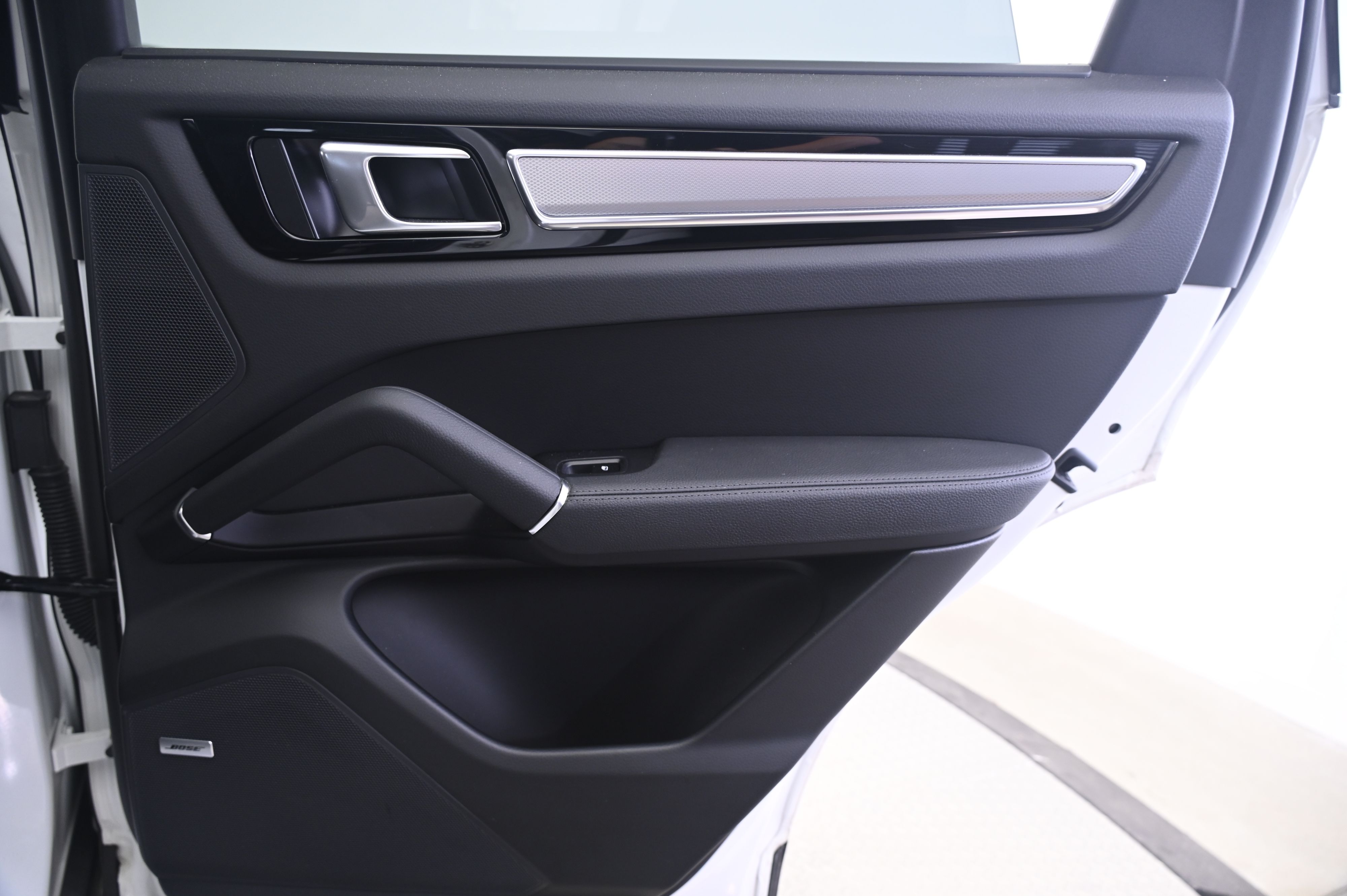 Thumbnail: 2022 Porsche Cayenne - 16