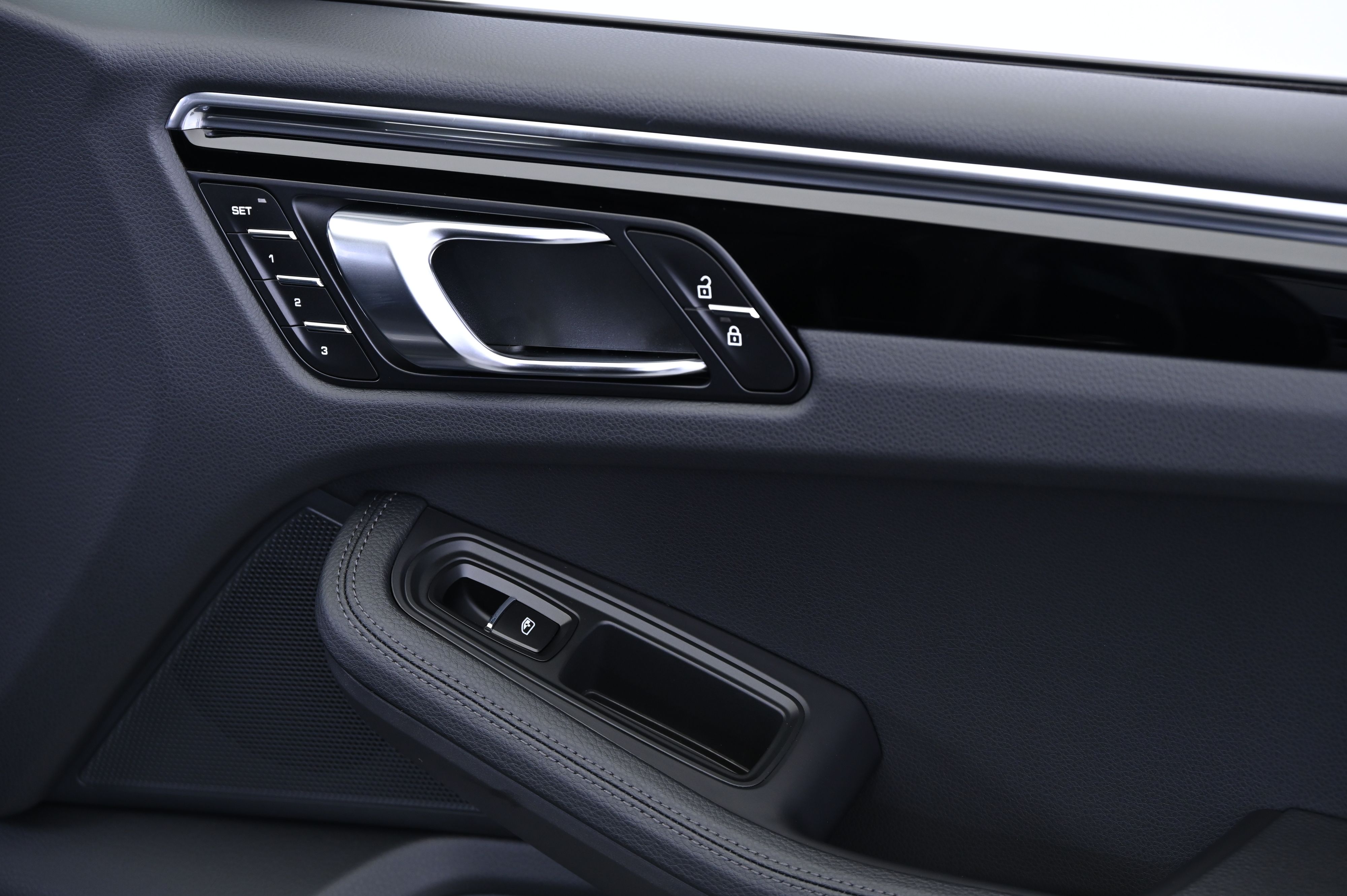 Thumbnail: 2025 Porsche Macan - 26