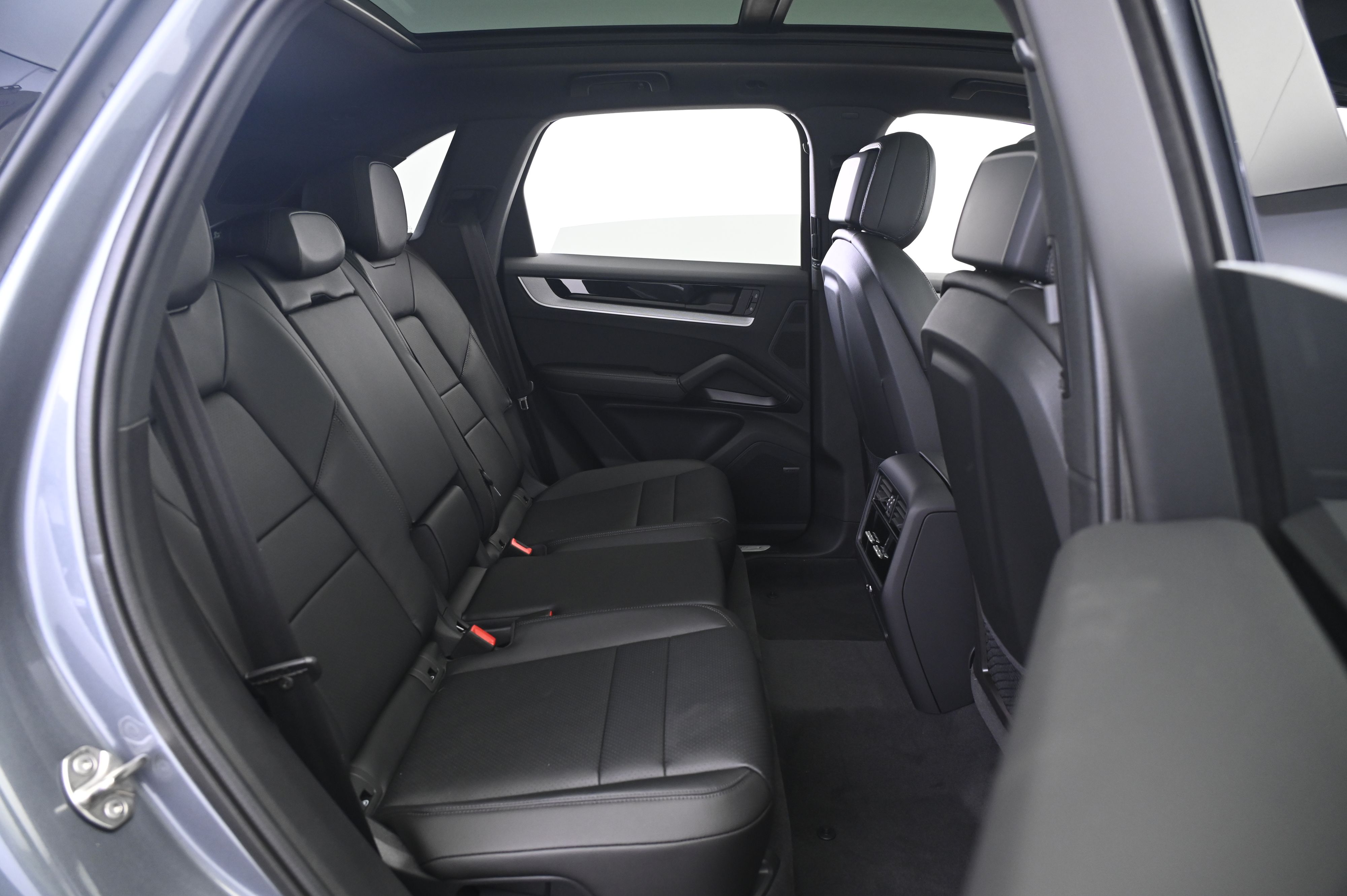 Thumbnail: 2026 Porsche Cayenne - 18