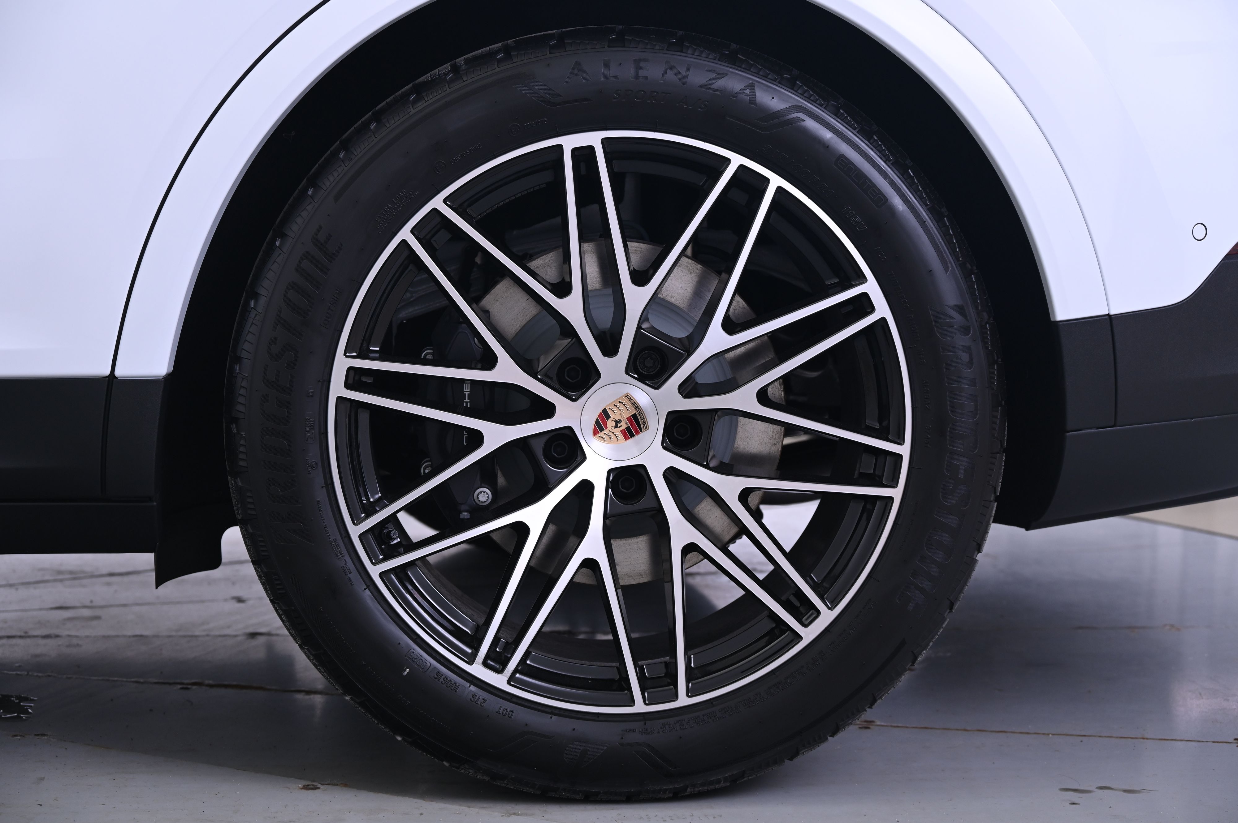 Thumbnail: 2025 Porsche Cayenne - 16