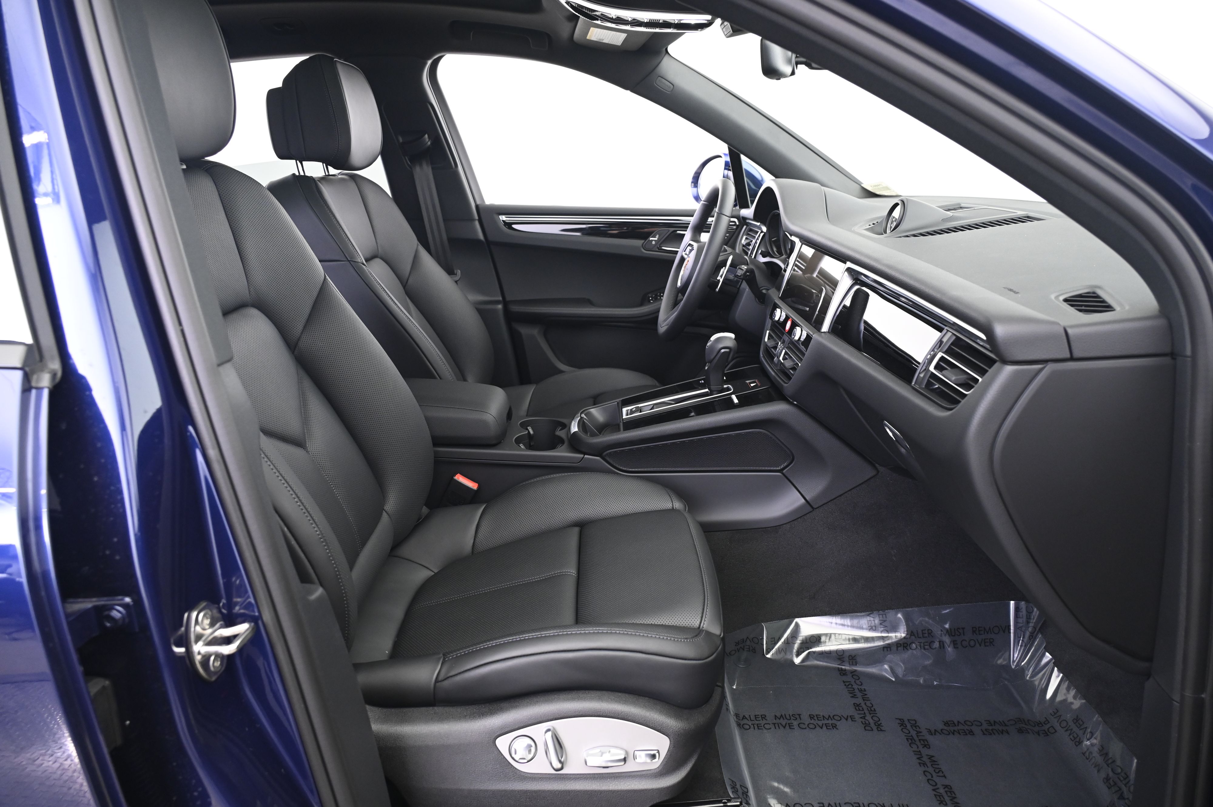 Thumbnail: 2026 Porsche Macan - 23