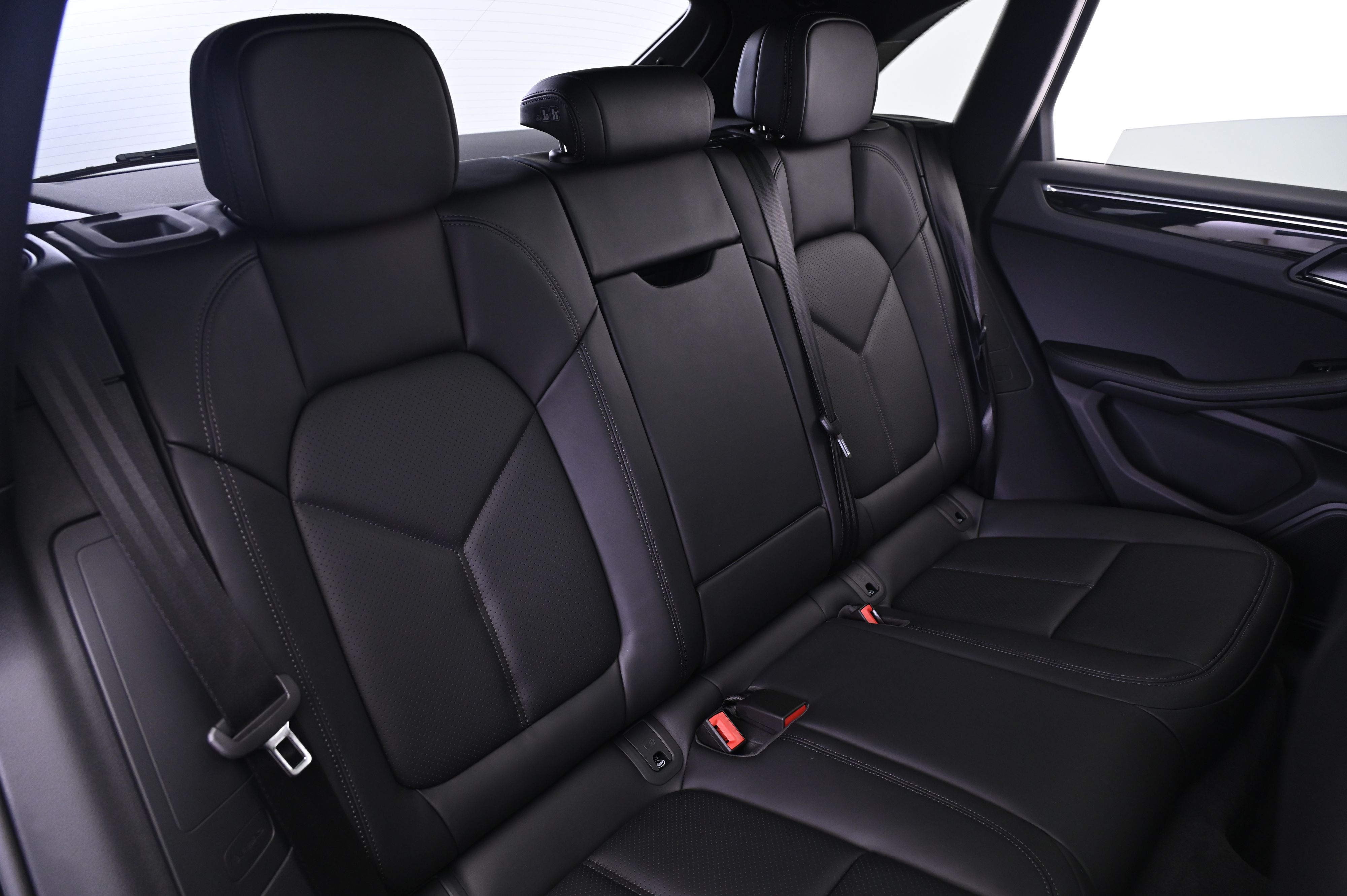 Thumbnail: 2026 Porsche Macan - 19