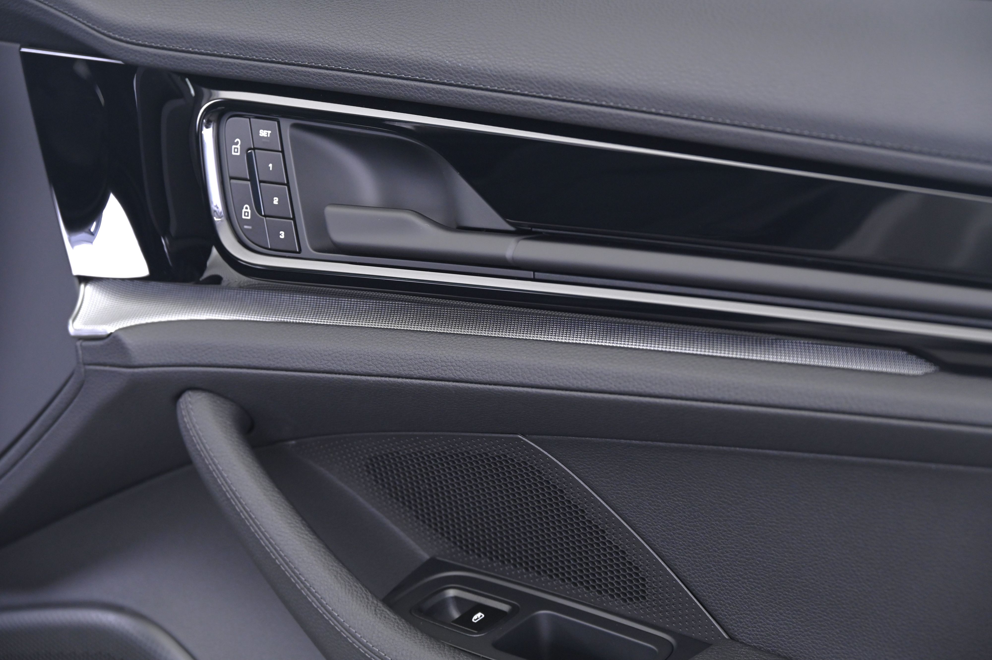 Thumbnail: 2026 Porsche Panamera - 31