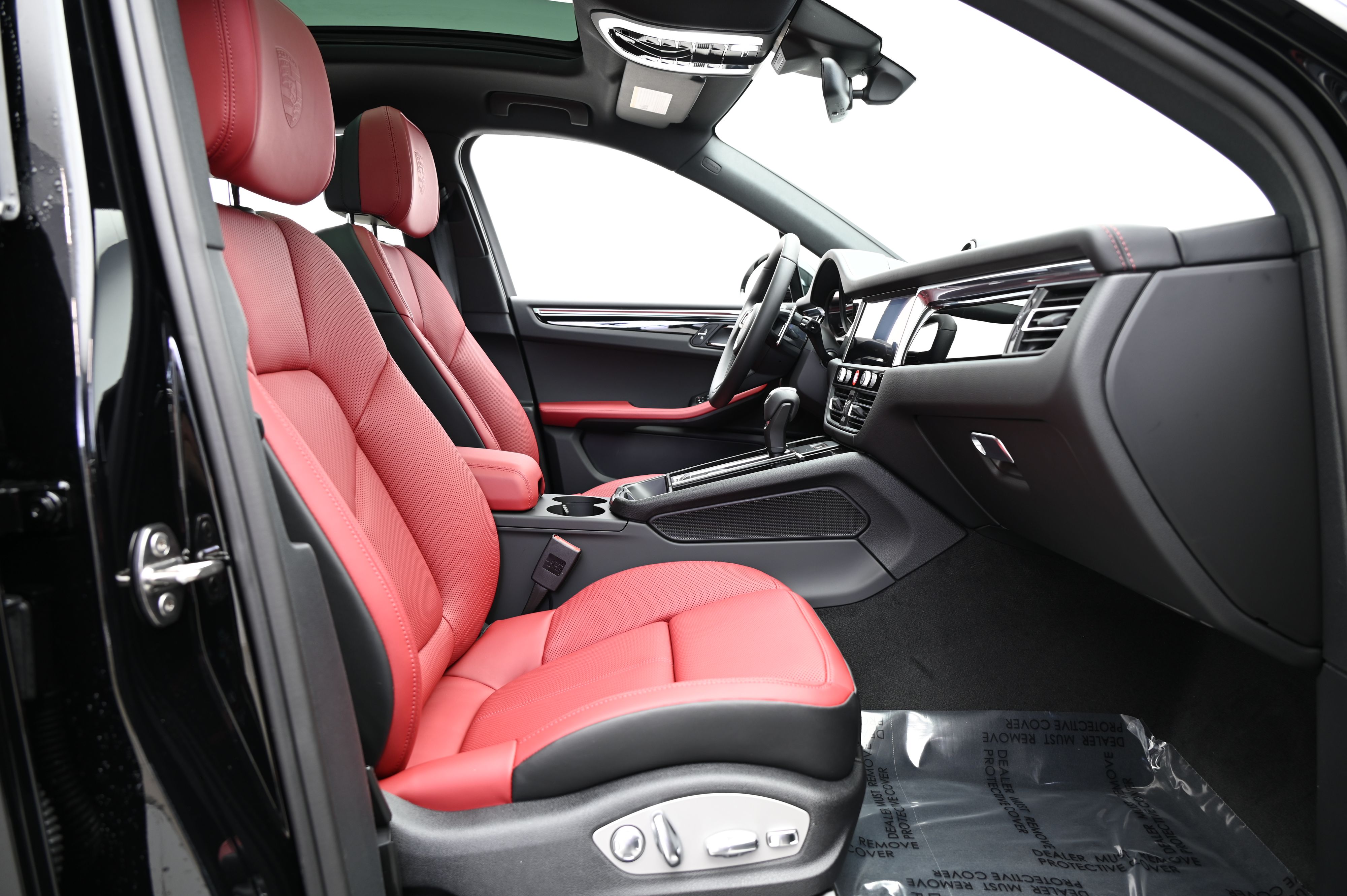 Thumbnail: 2025 Porsche Macan - 29