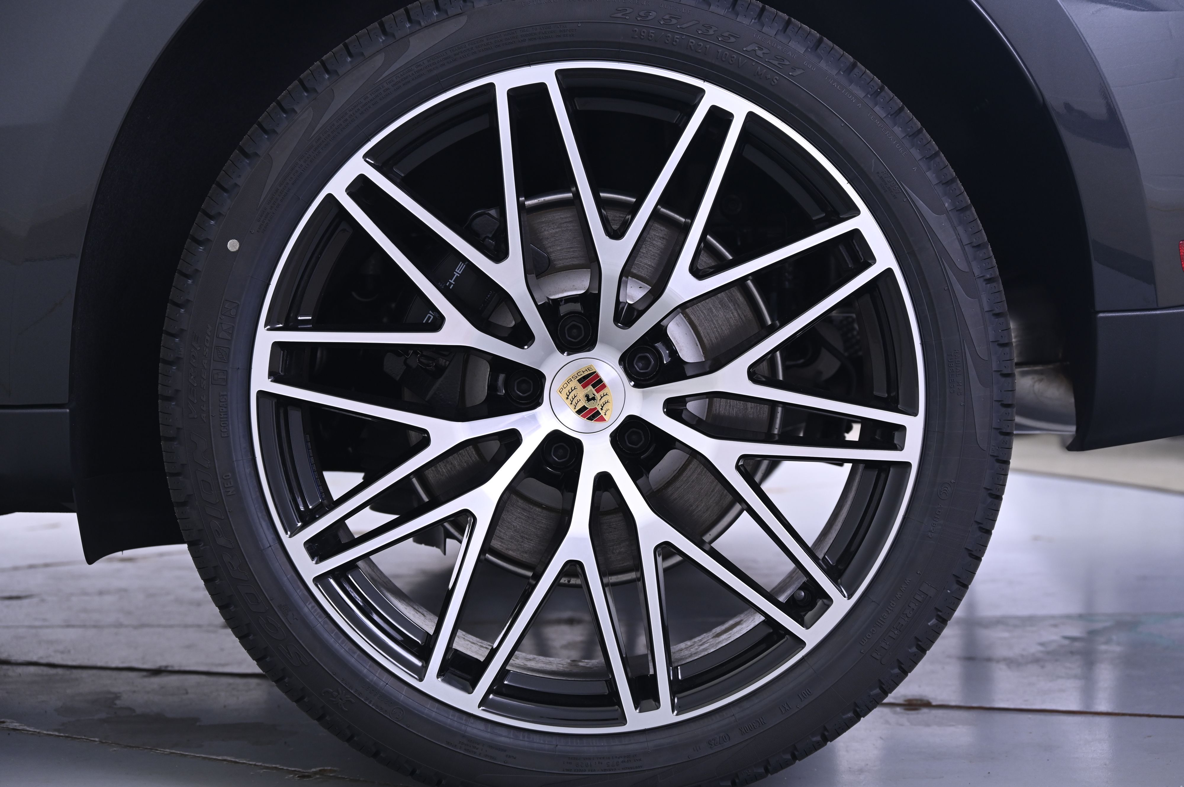 Thumbnail: 2025 Porsche Macan - 12