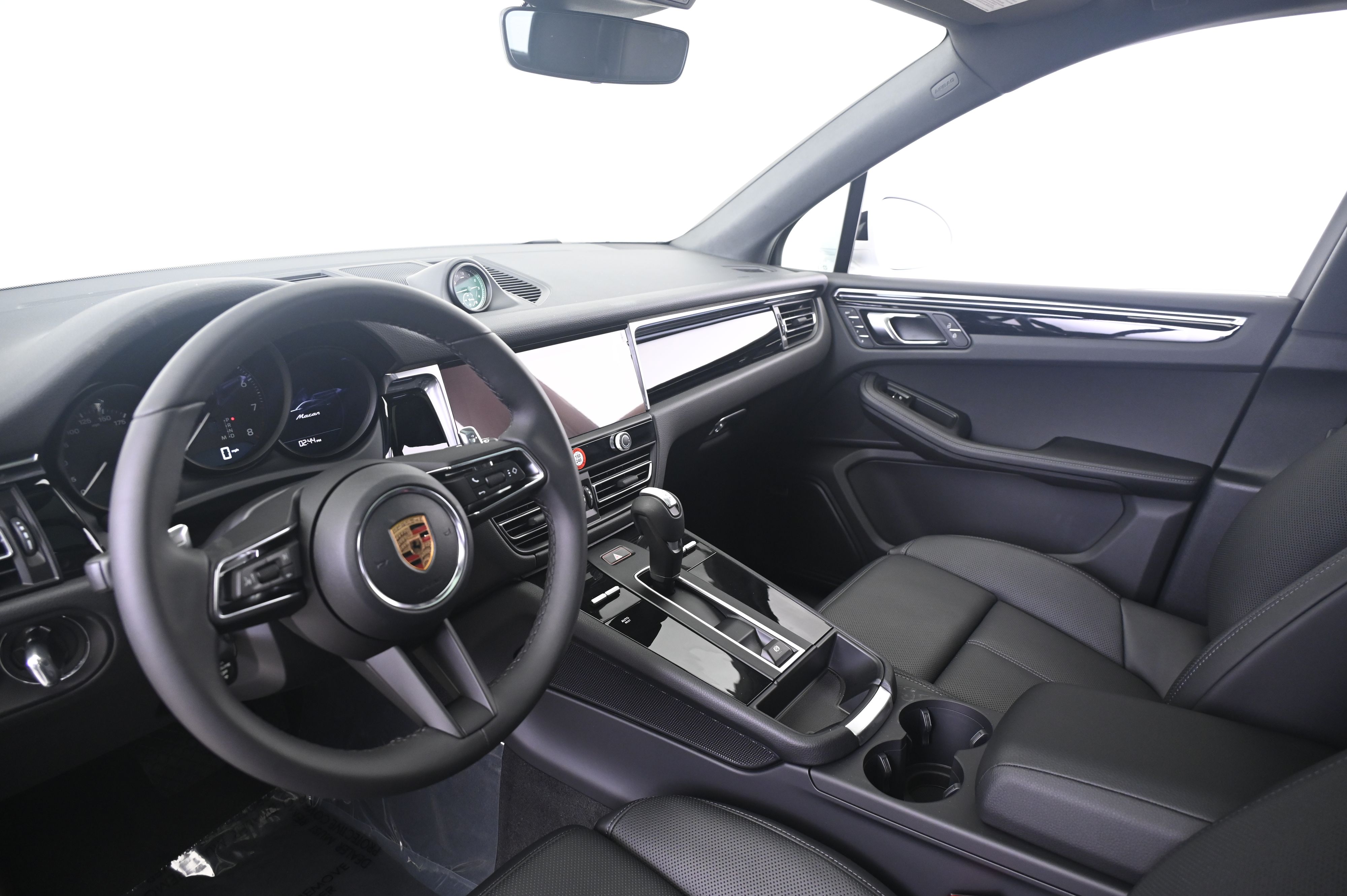 Thumbnail: 2026 Porsche Macan - 4