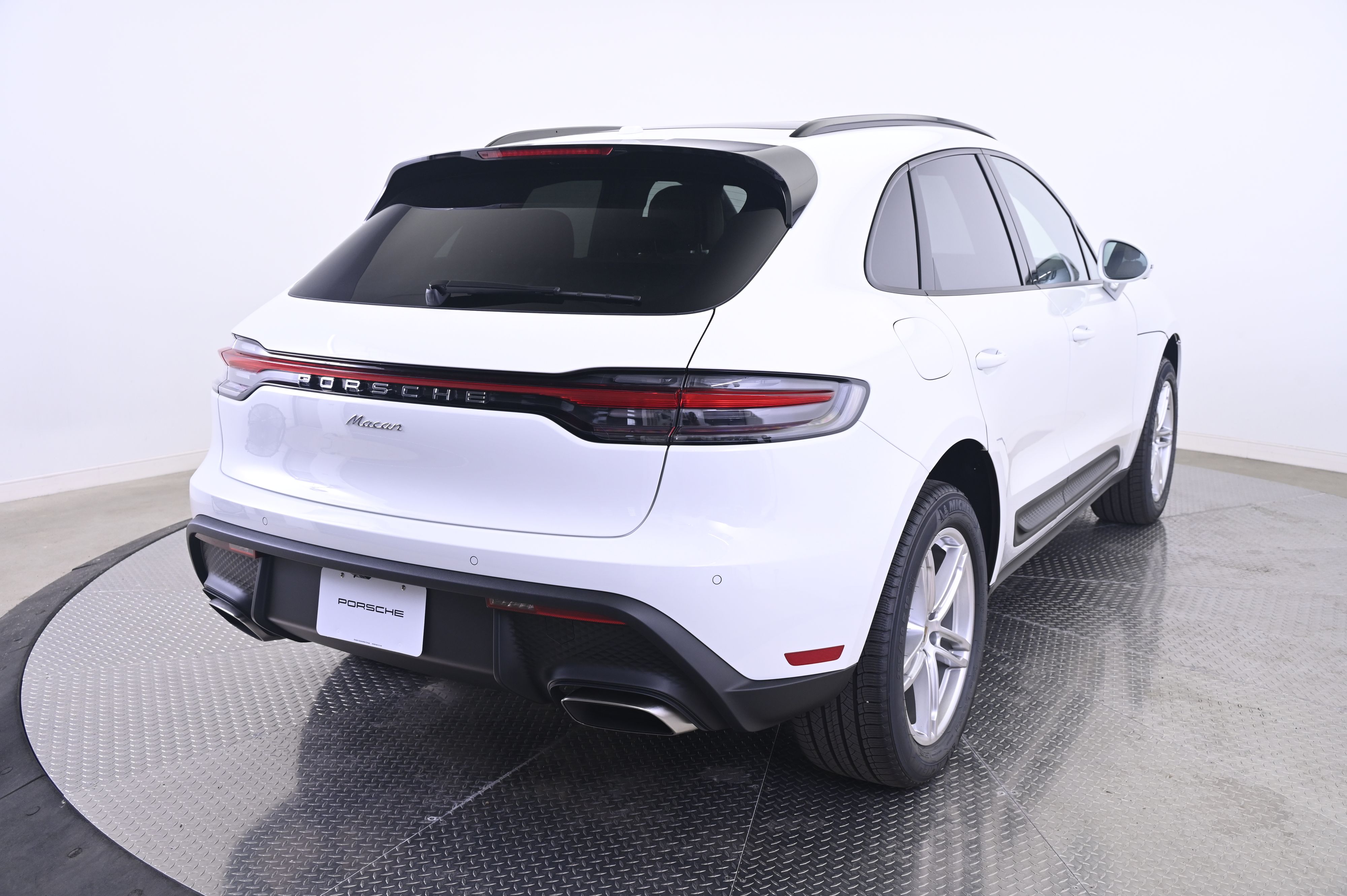 Thumbnail: 2026 Porsche Macan - 7