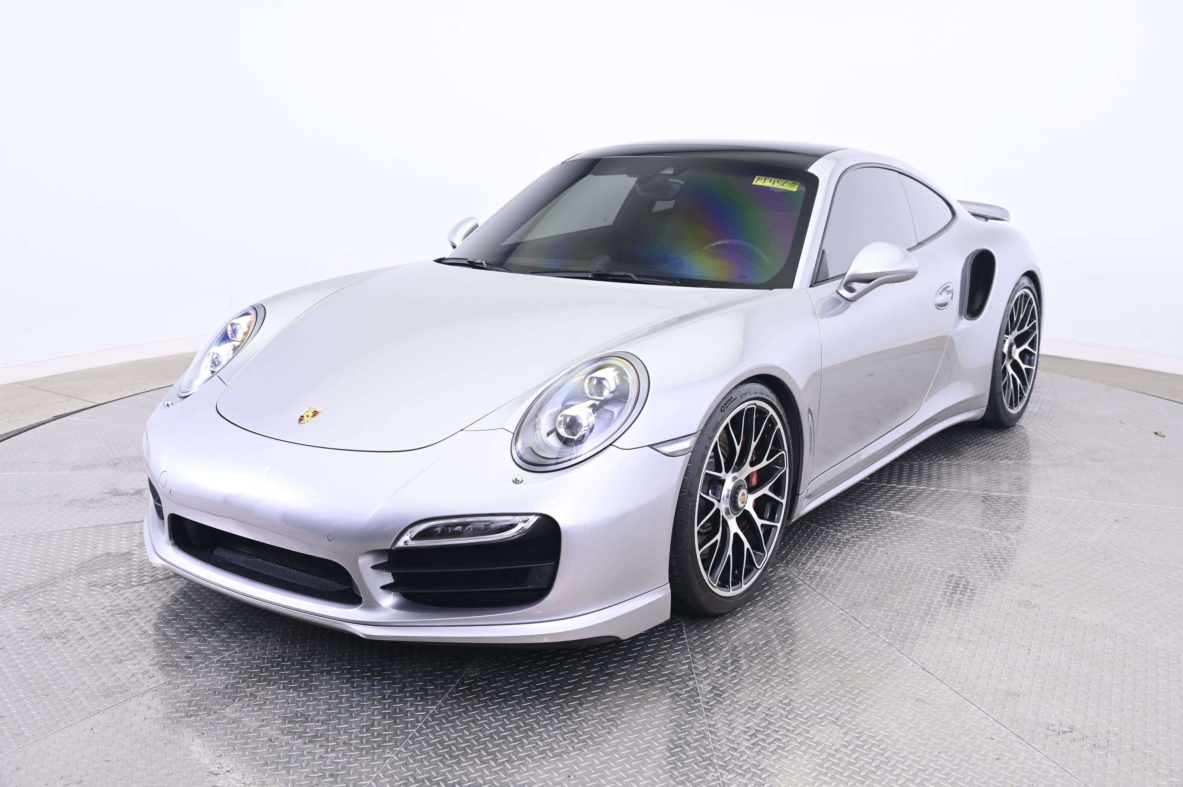 Thumbnail: 2015 Porsche 911 - 1