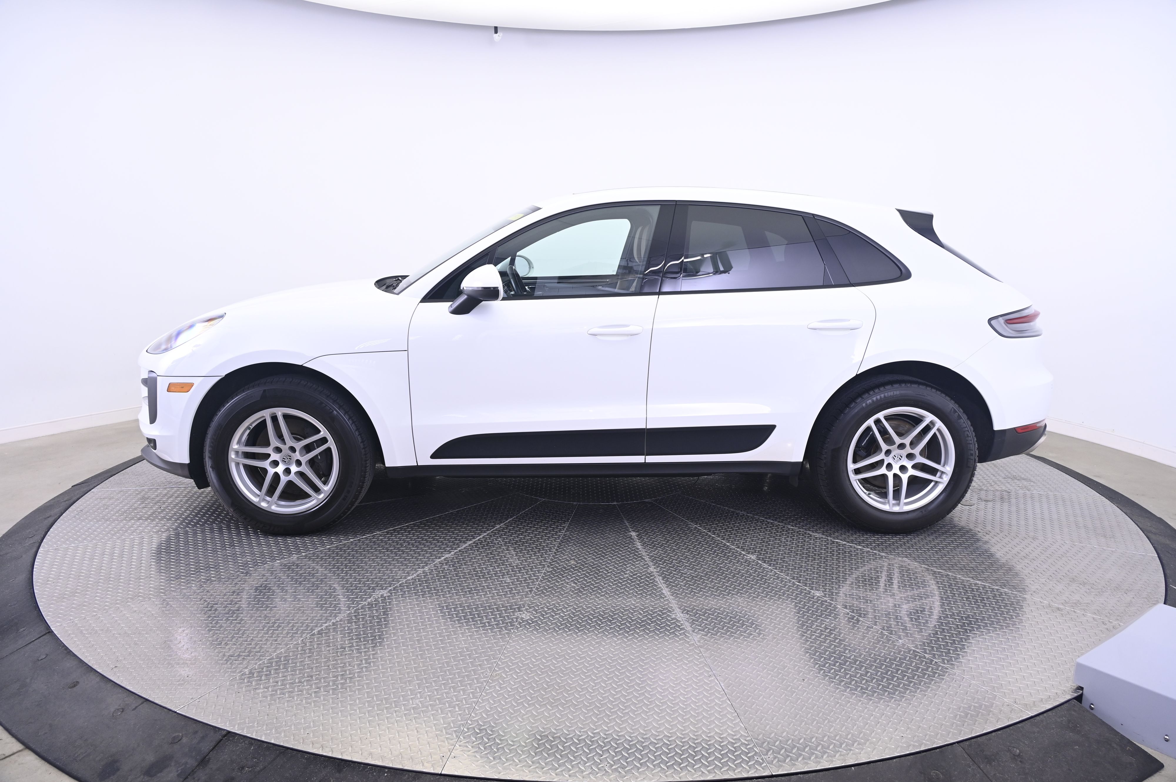 Thumbnail: 2019 Porsche Macan - 2